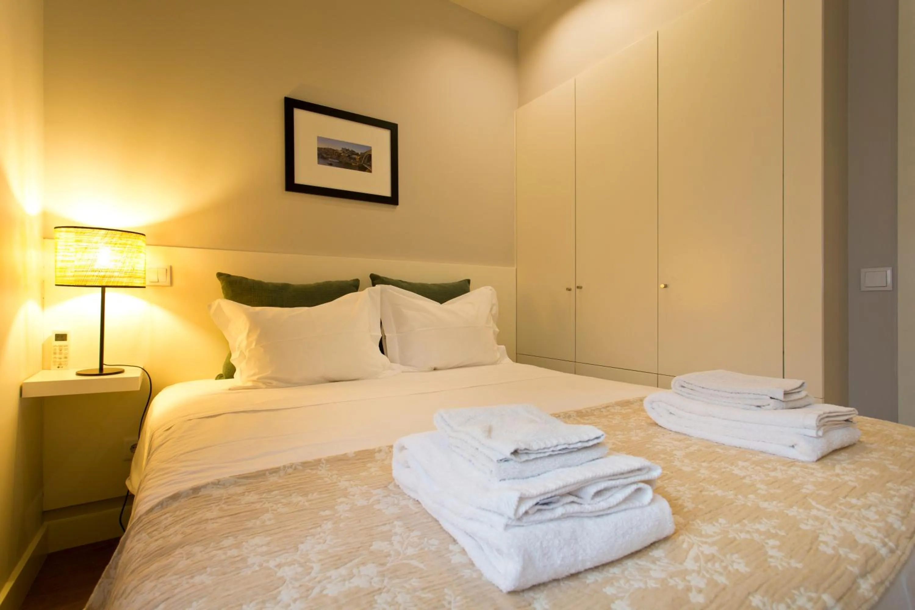 Bedroom, Bed in RVA - Porto Central Flats