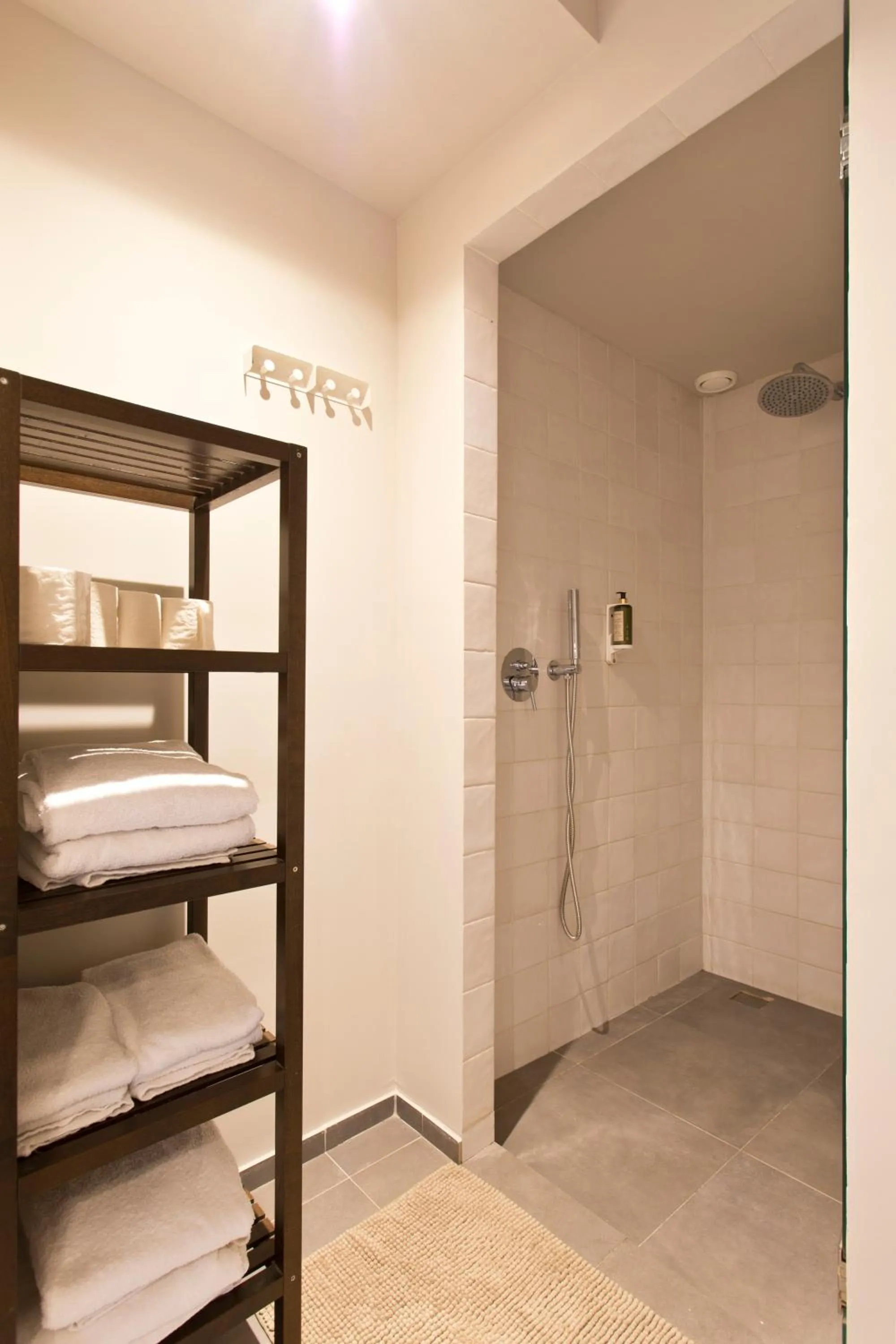 Bathroom, Bed in RVA - Porto Central Flats