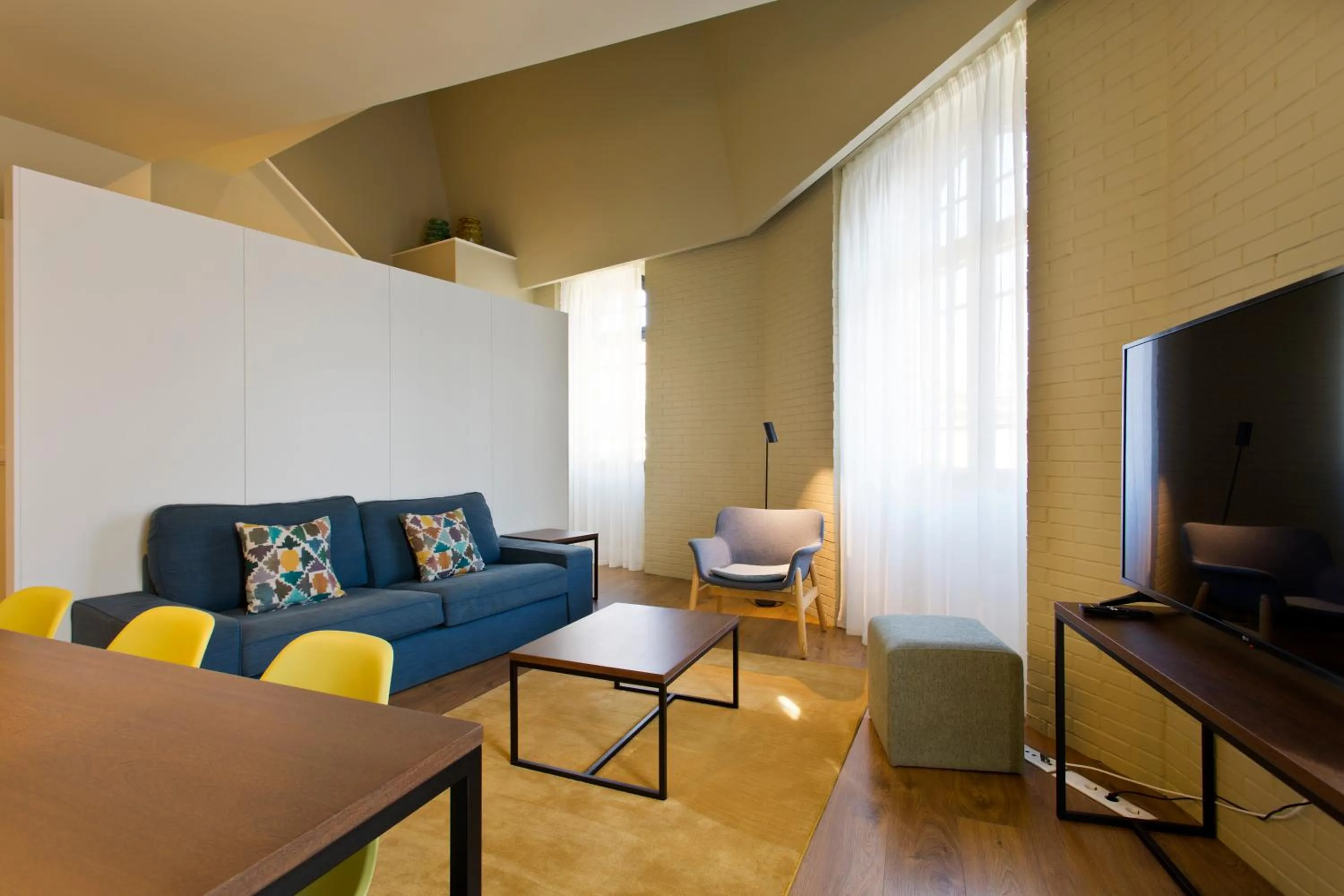 Communal lounge/ TV room in RVA - Porto Central Flats