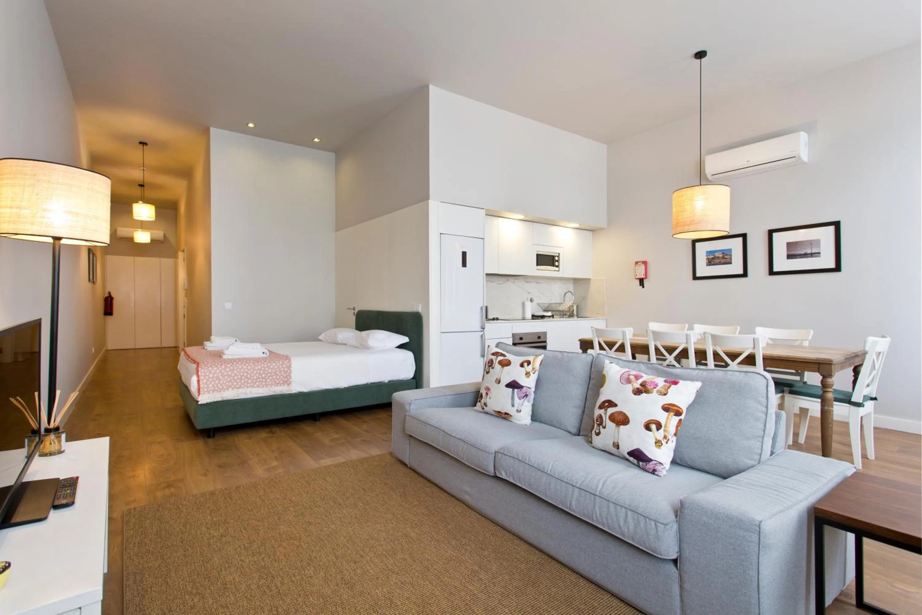 Living room, Bed in RVA - Porto Central Flats