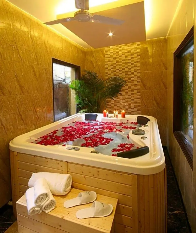 Hot Tub in De Alturas Resort