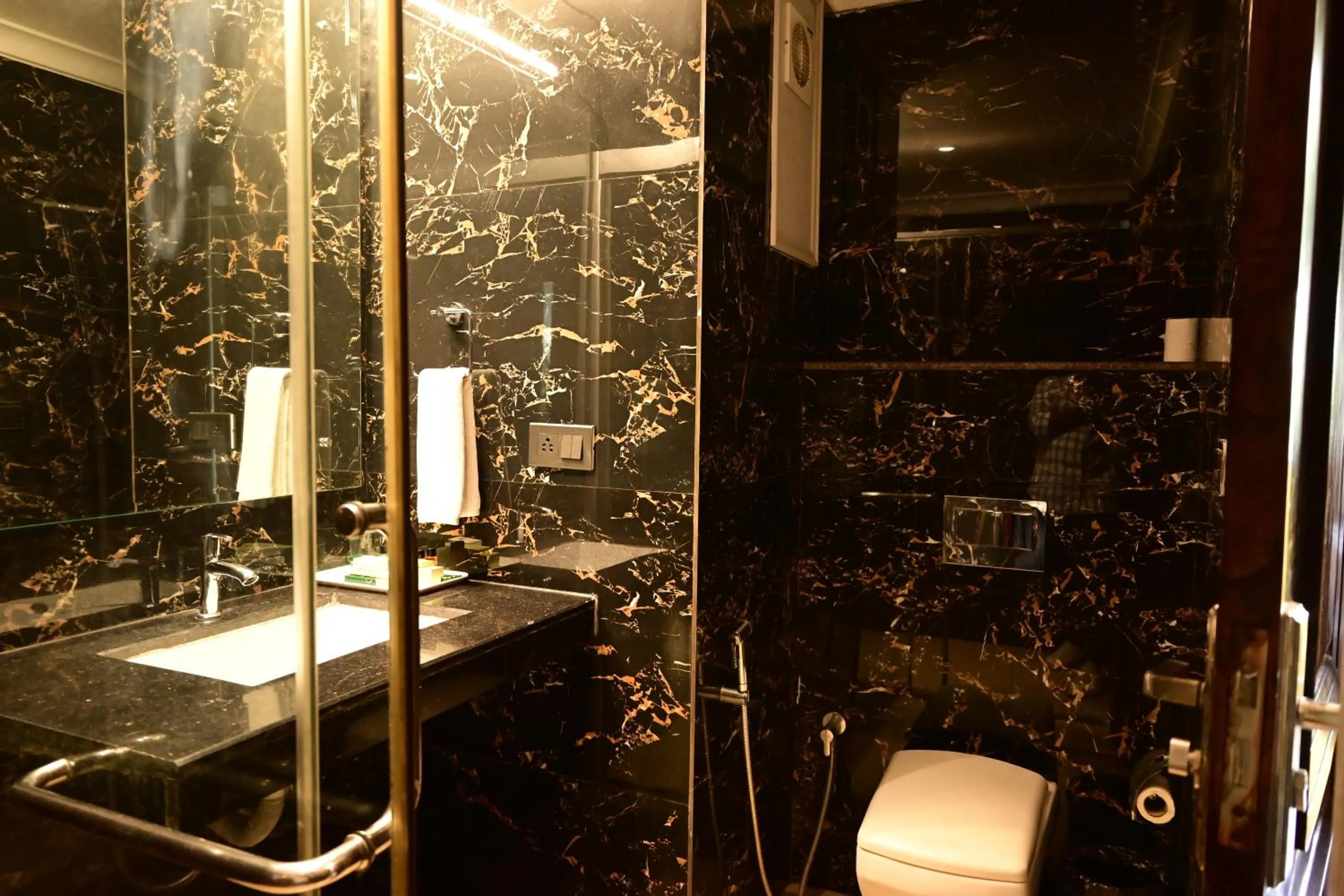 Bathroom in De Alturas Resort