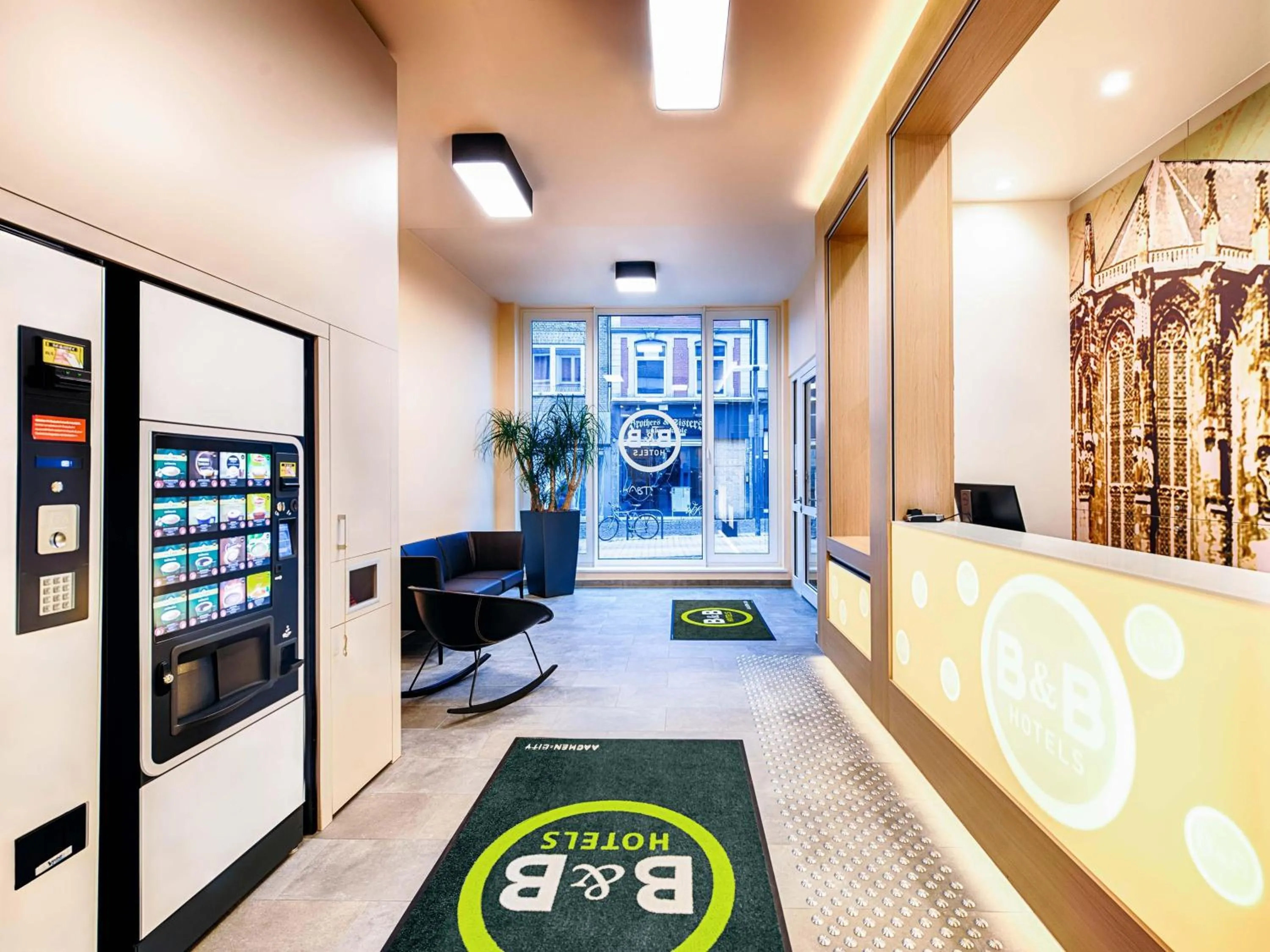 Lobby or reception in B&B Hotel Aachen-City