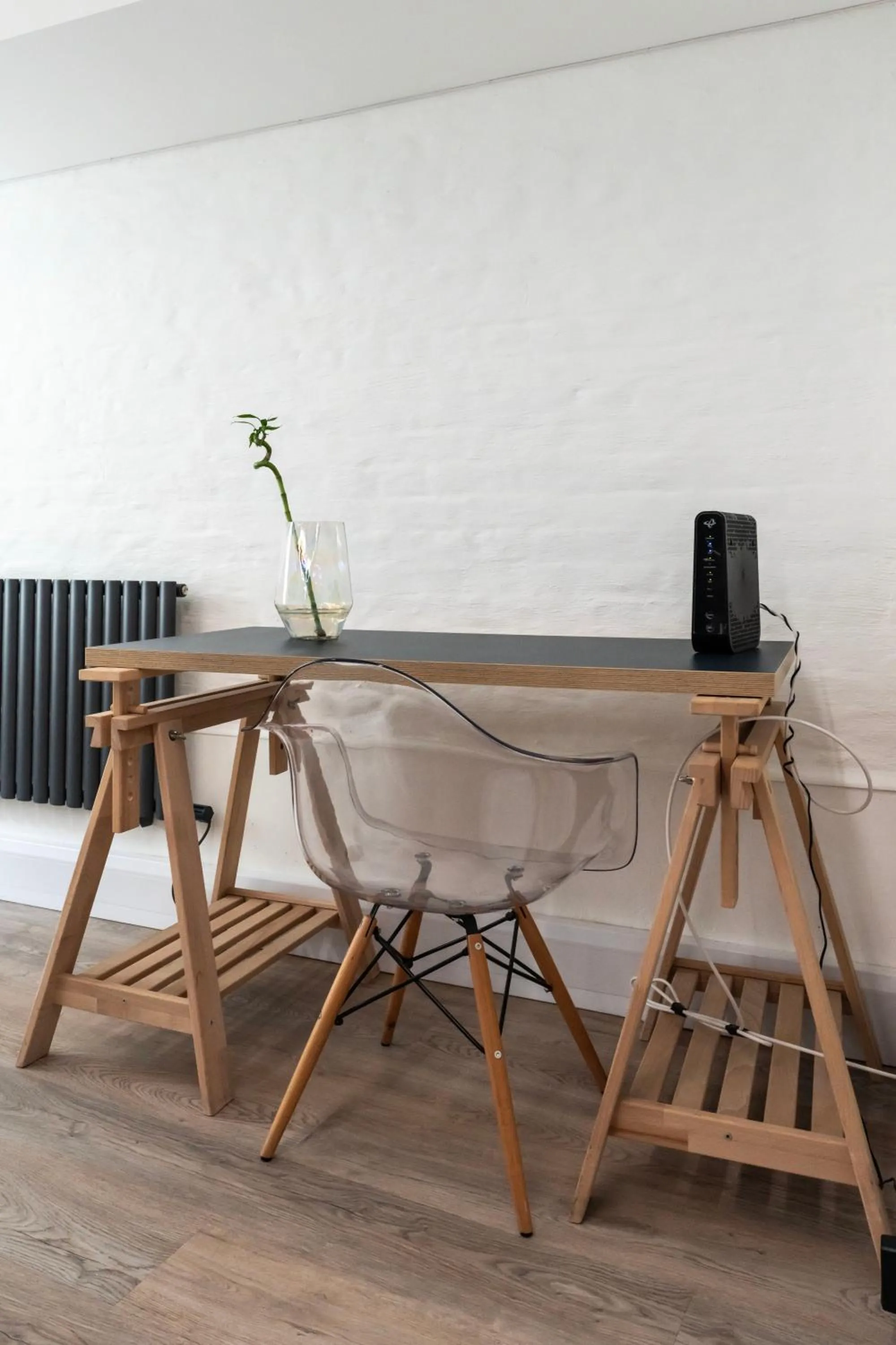 hair dresser in Shoreditch Apartments by DC London Rooms