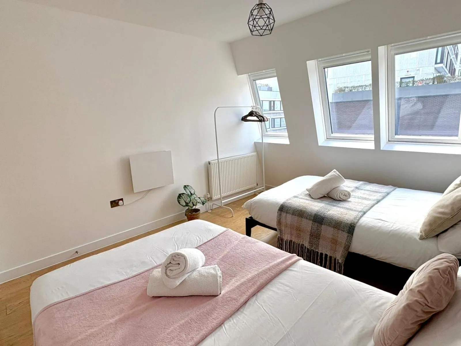 Bed in Shoreditch Apartments by PrimeCityHosts