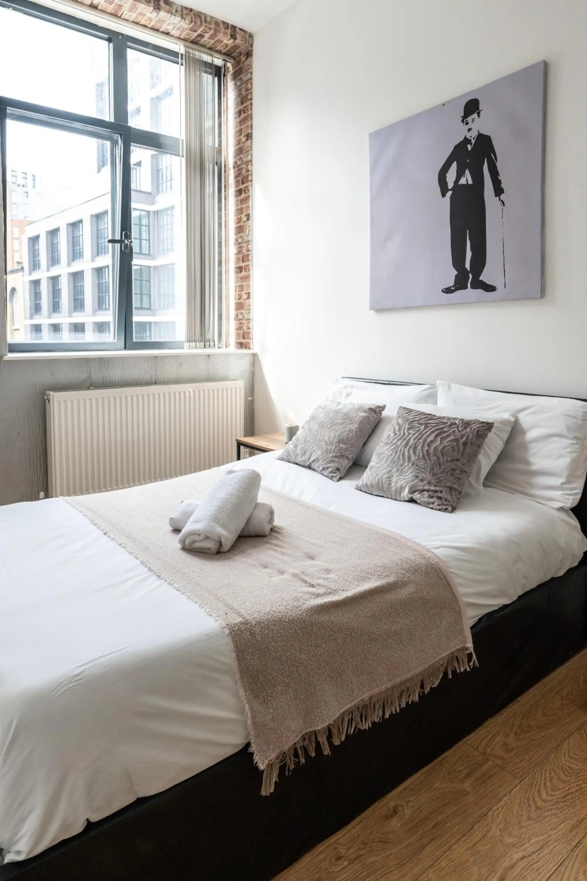 Bed in Shoreditch Apartments by DC London Rooms