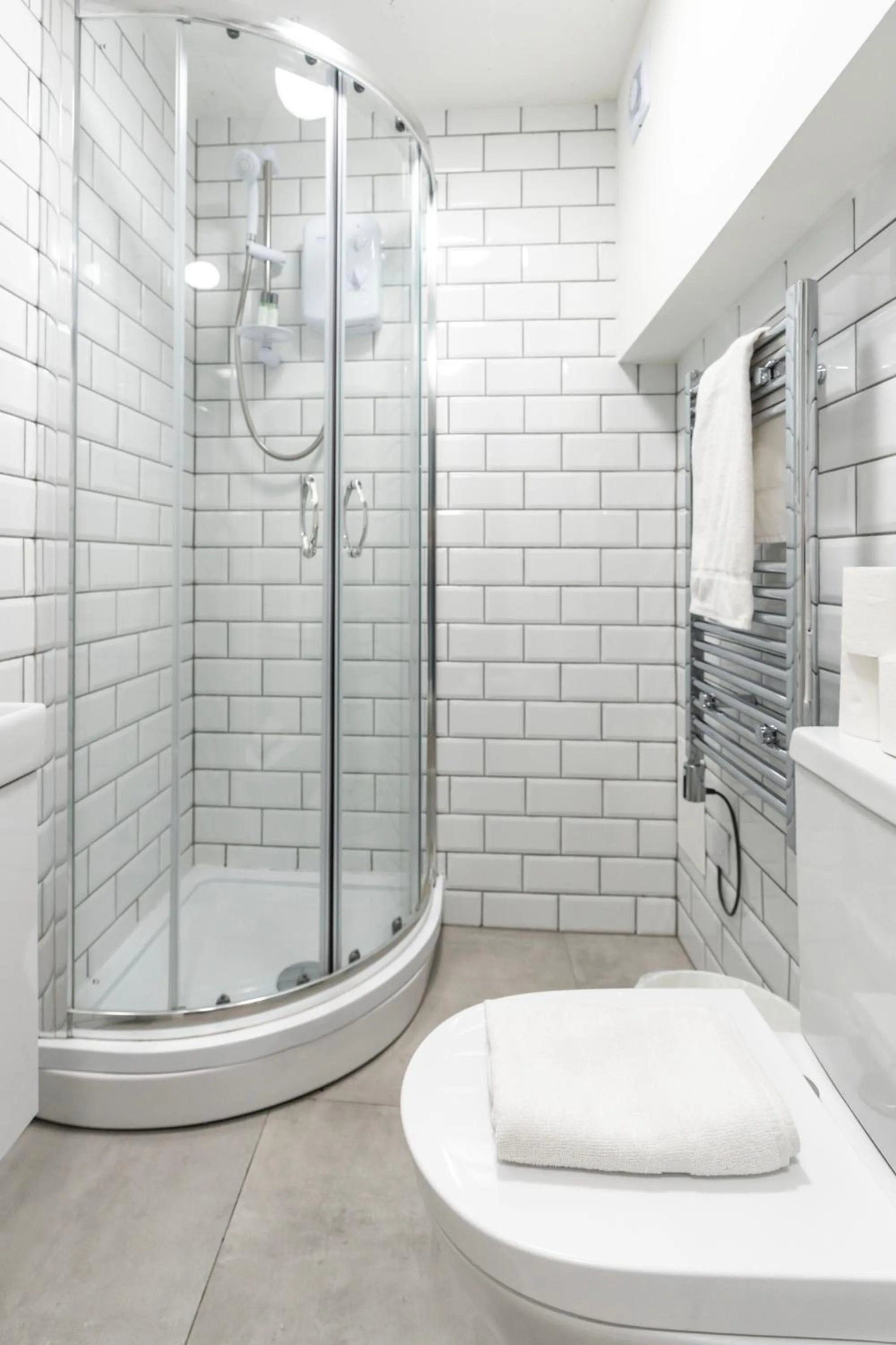 Shower in Shoreditch Apartments by DC London Rooms