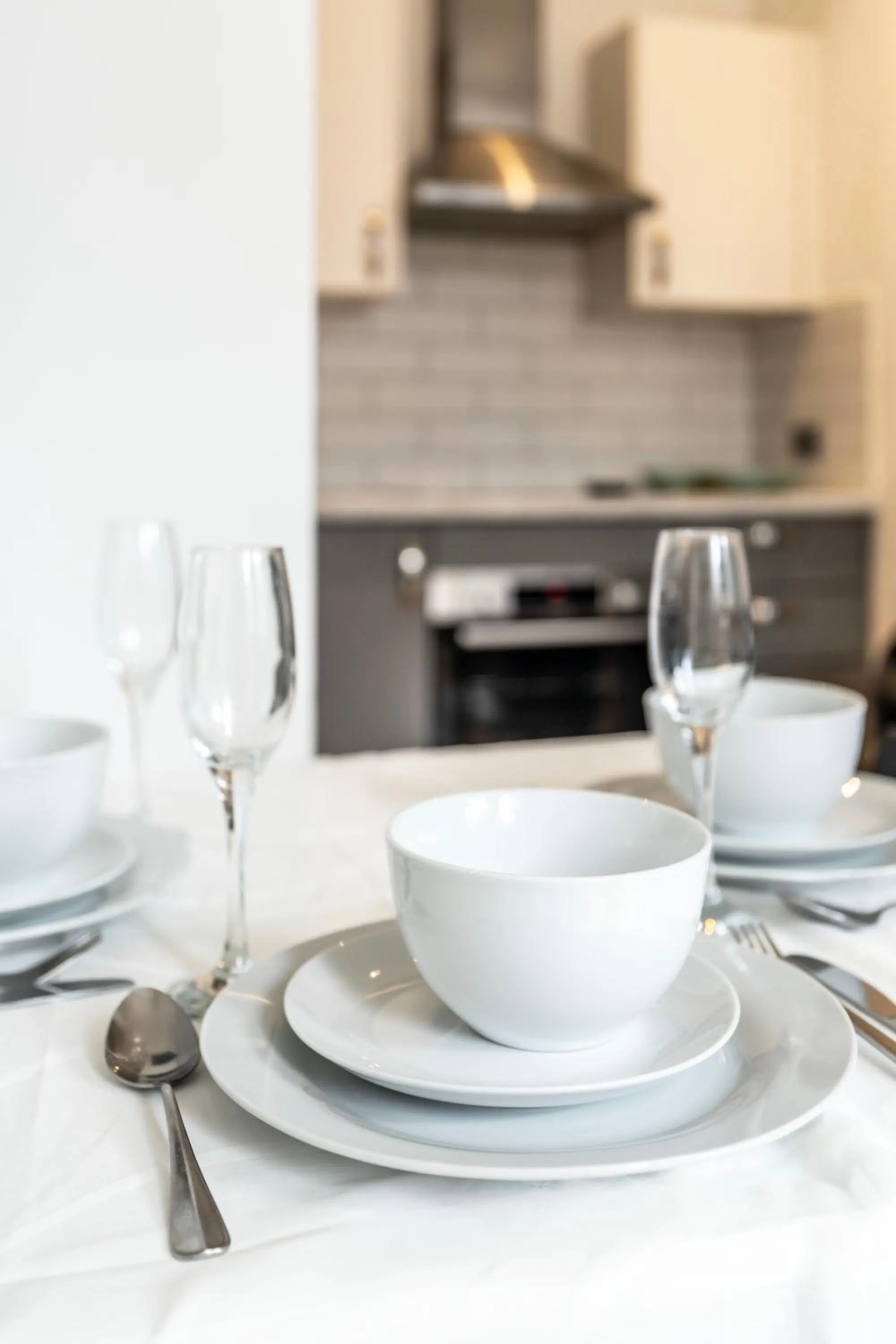 Dining area in Shoreditch Apartments by DC London Rooms