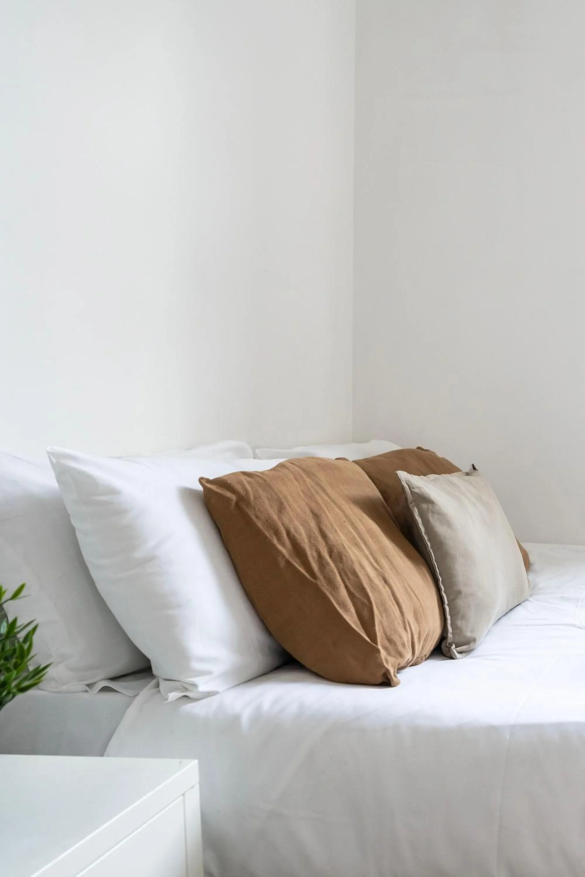 Bed in Shoreditch Apartments by DC London Rooms