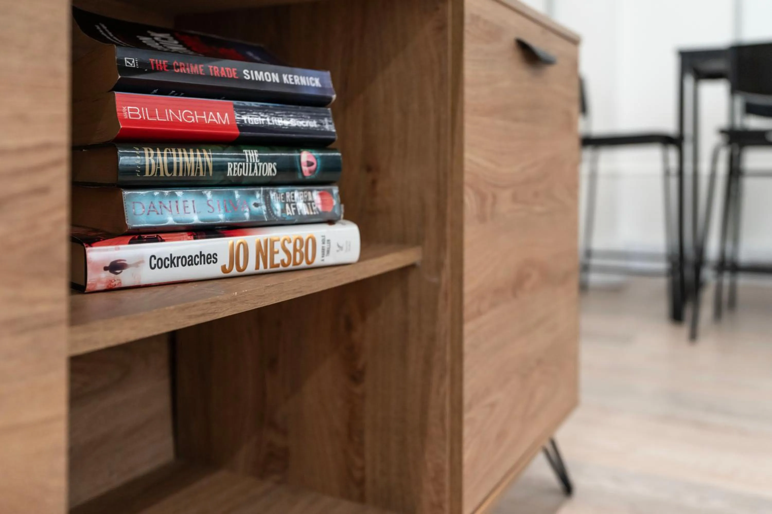 hair dresser in Shoreditch Apartments by DC London Rooms