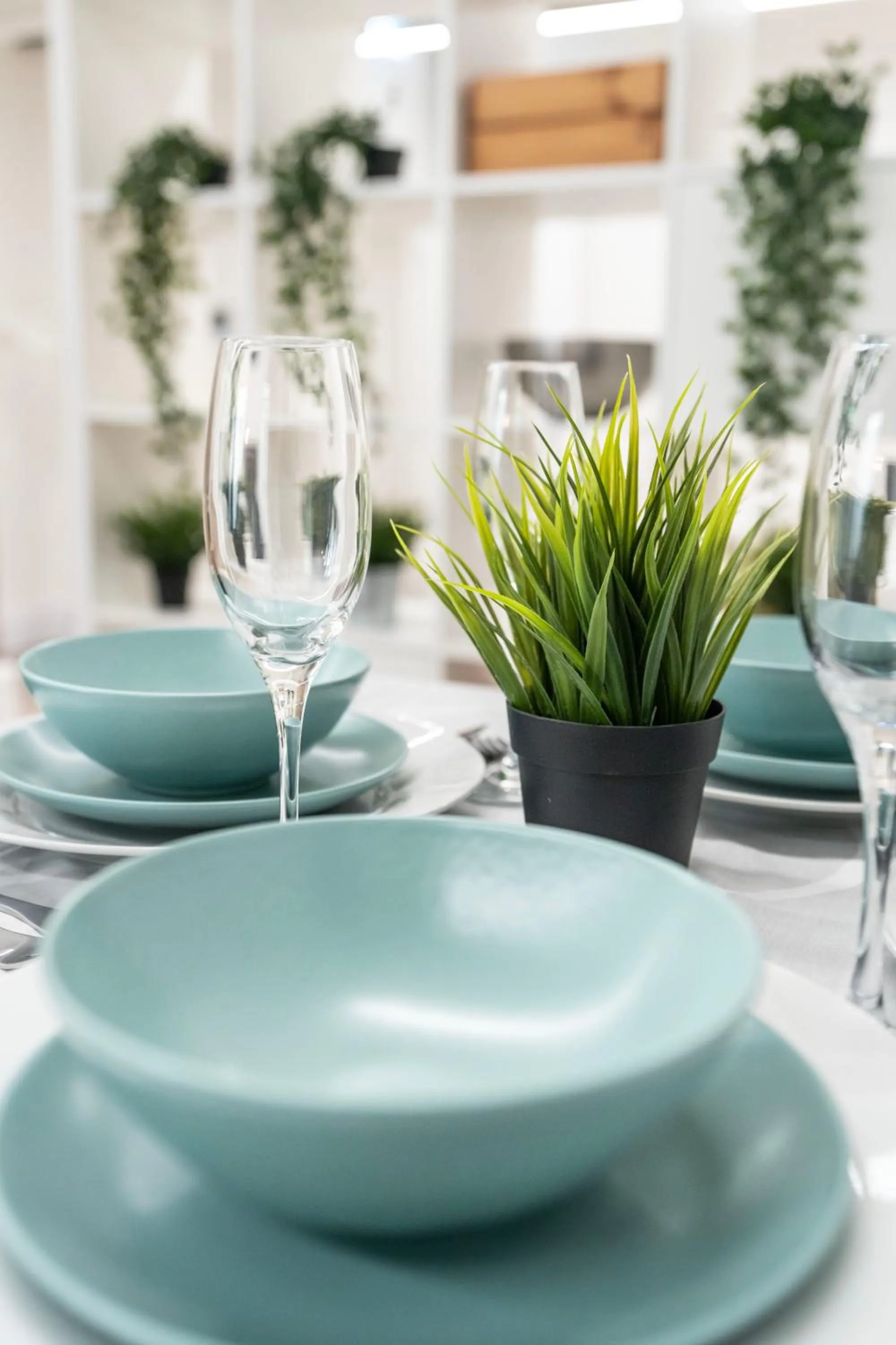 Dining area in Shoreditch Apartments by DC London Rooms