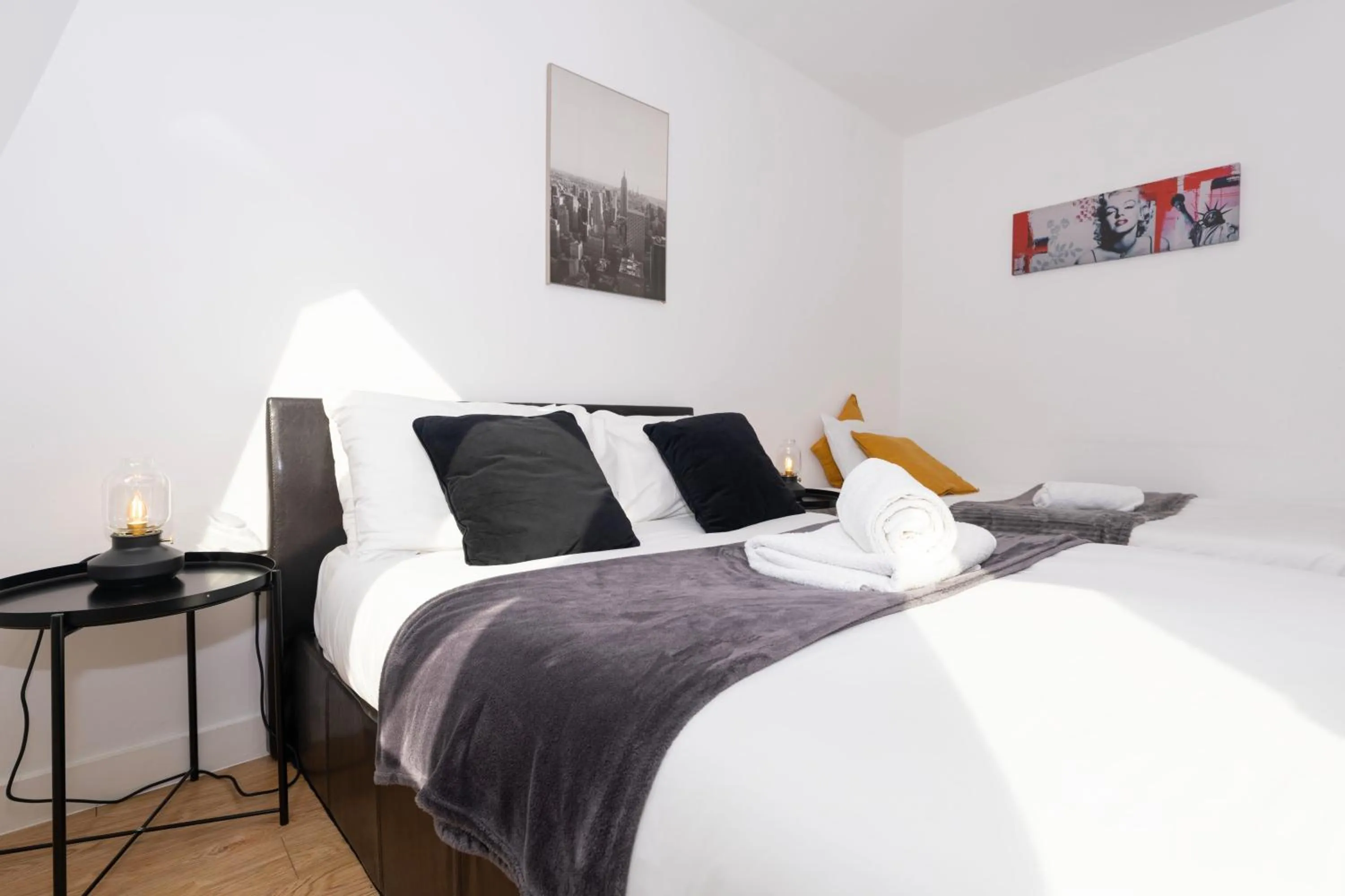 Bed in Shoreditch Apartments by DC London Rooms
