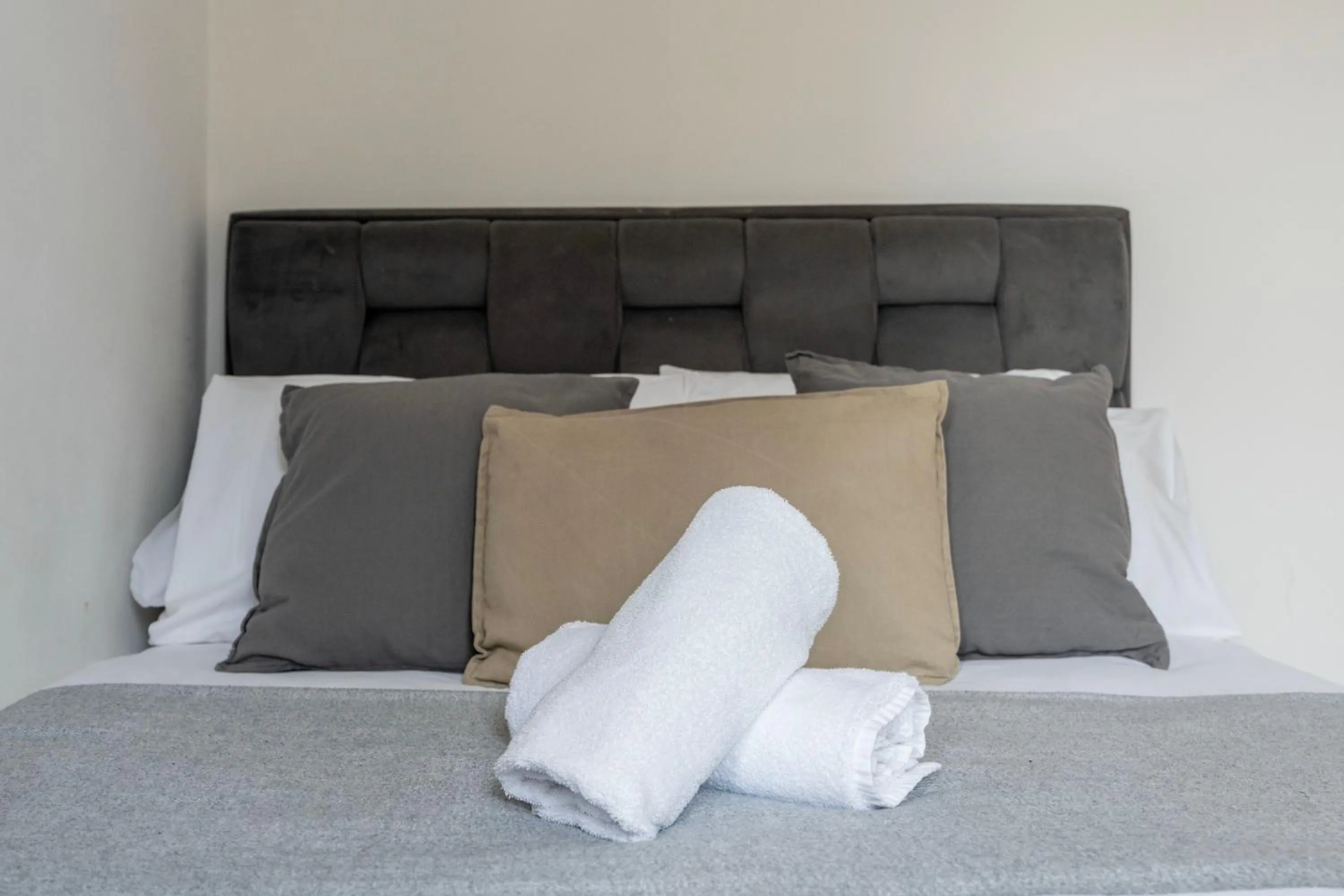 Bed in Shoreditch Apartments by DC London Rooms