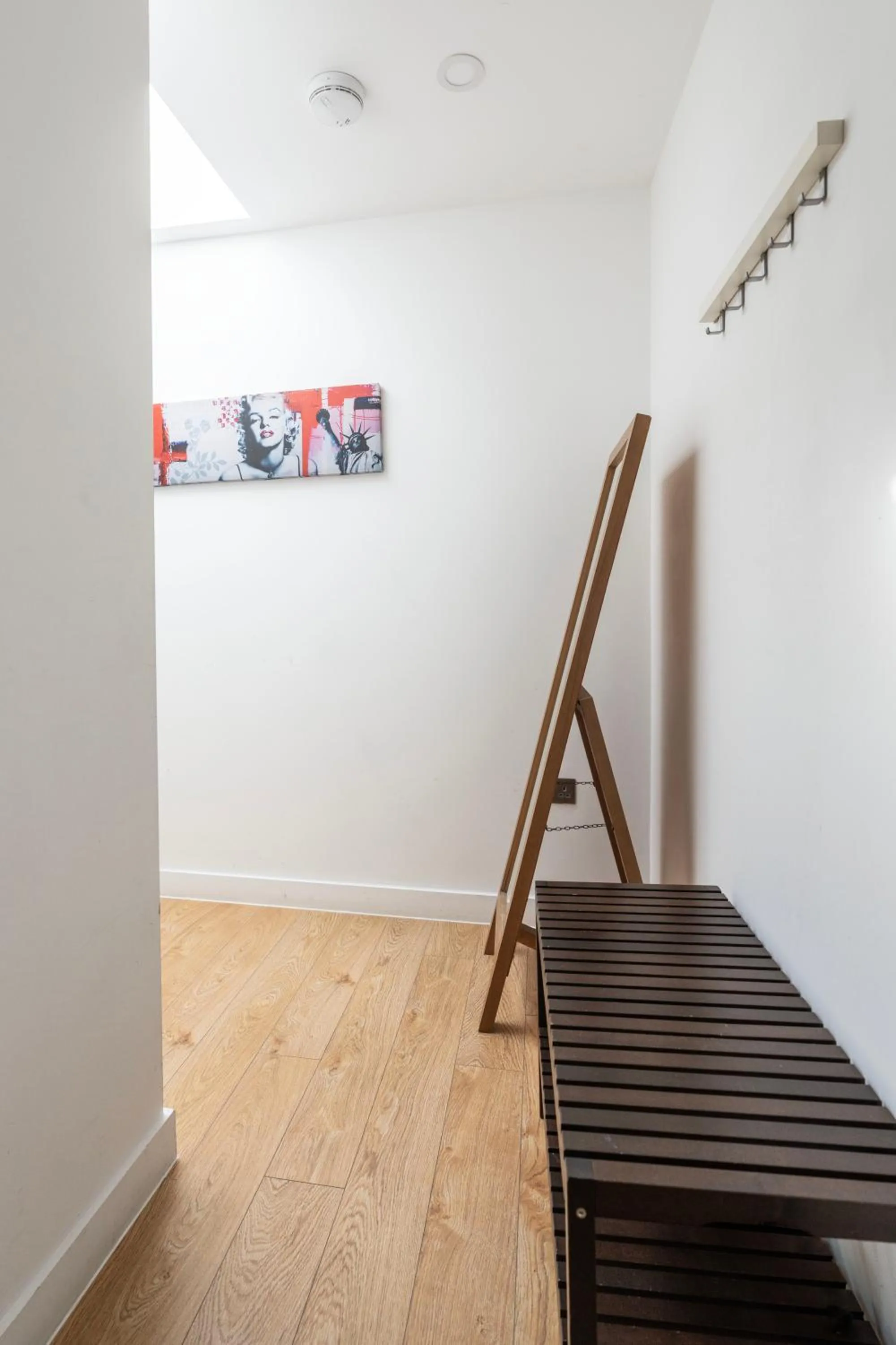 hair dresser in Shoreditch Apartments by DC London Rooms