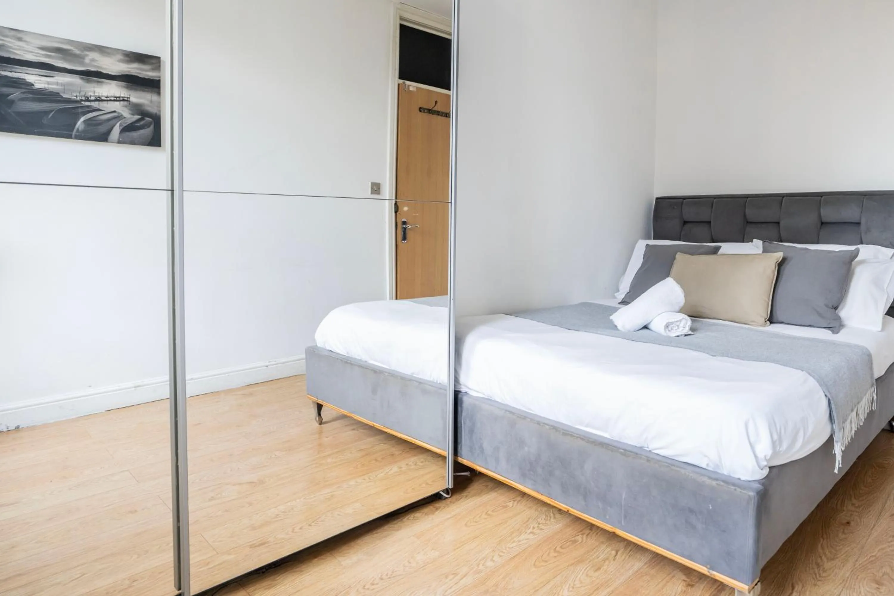 Bed in Shoreditch Apartments by DC London Rooms