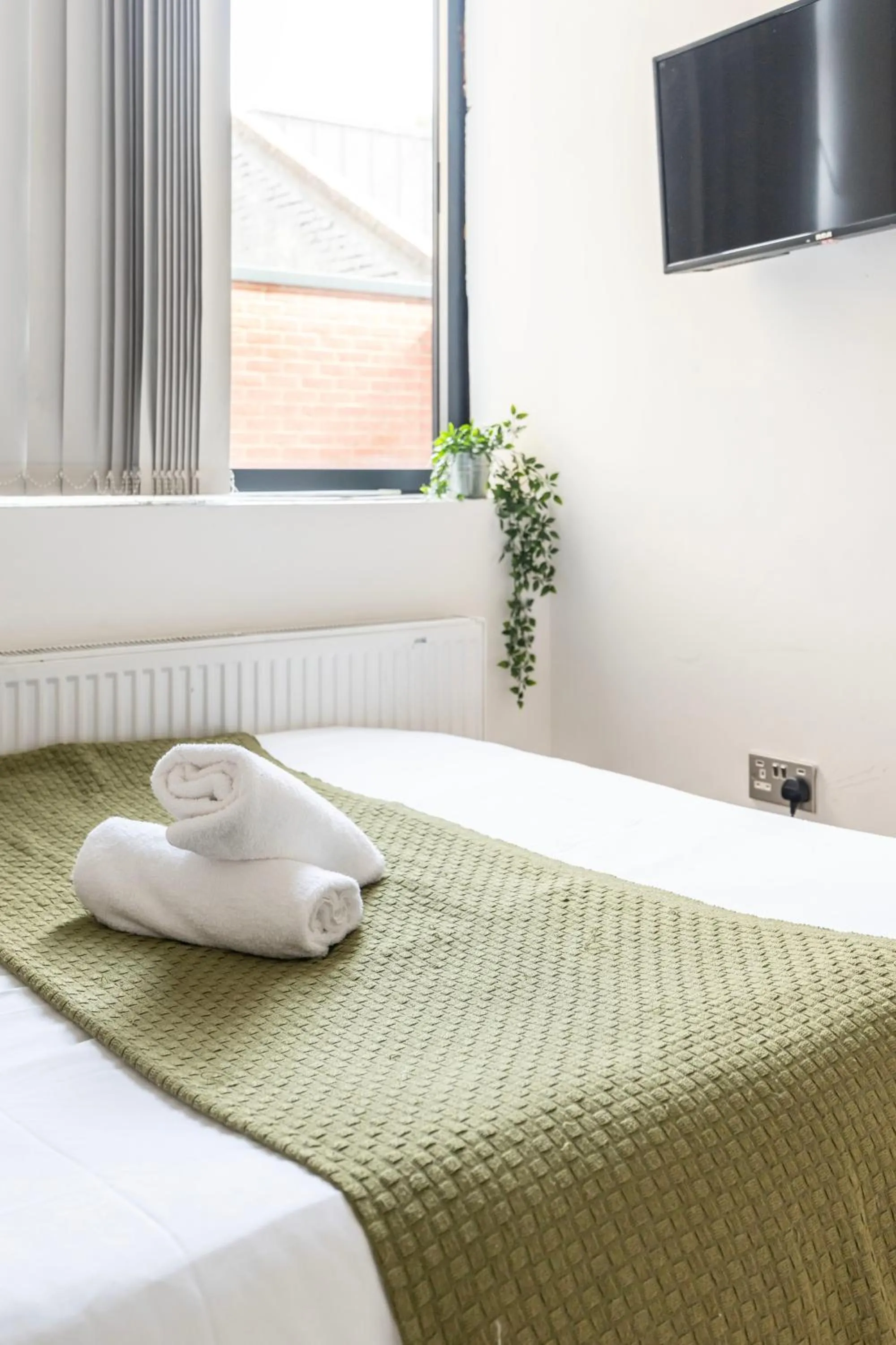 Bed in Shoreditch Apartments by DC London Rooms