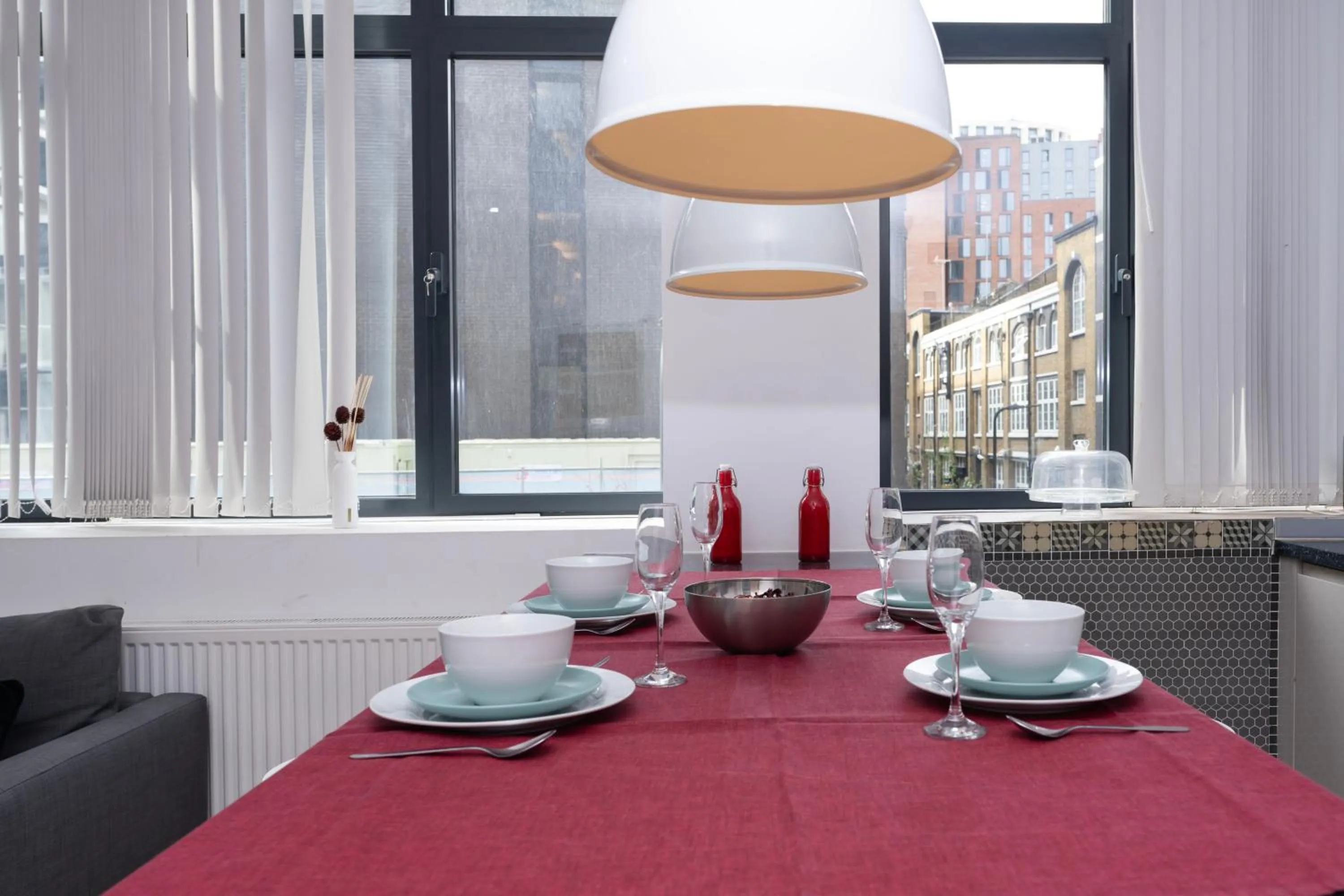 Dining area in Shoreditch Apartments by DC London Rooms