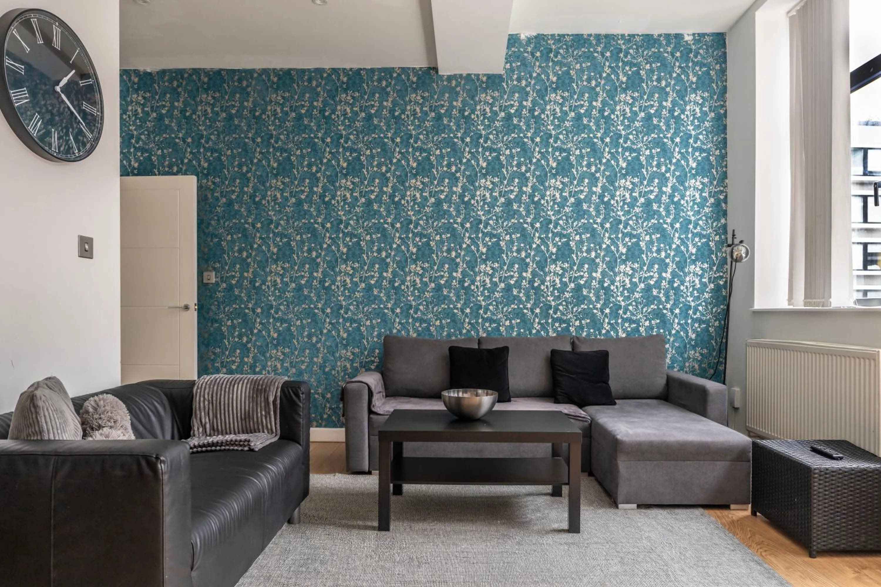 Living room in Shoreditch Apartments by DC London Rooms