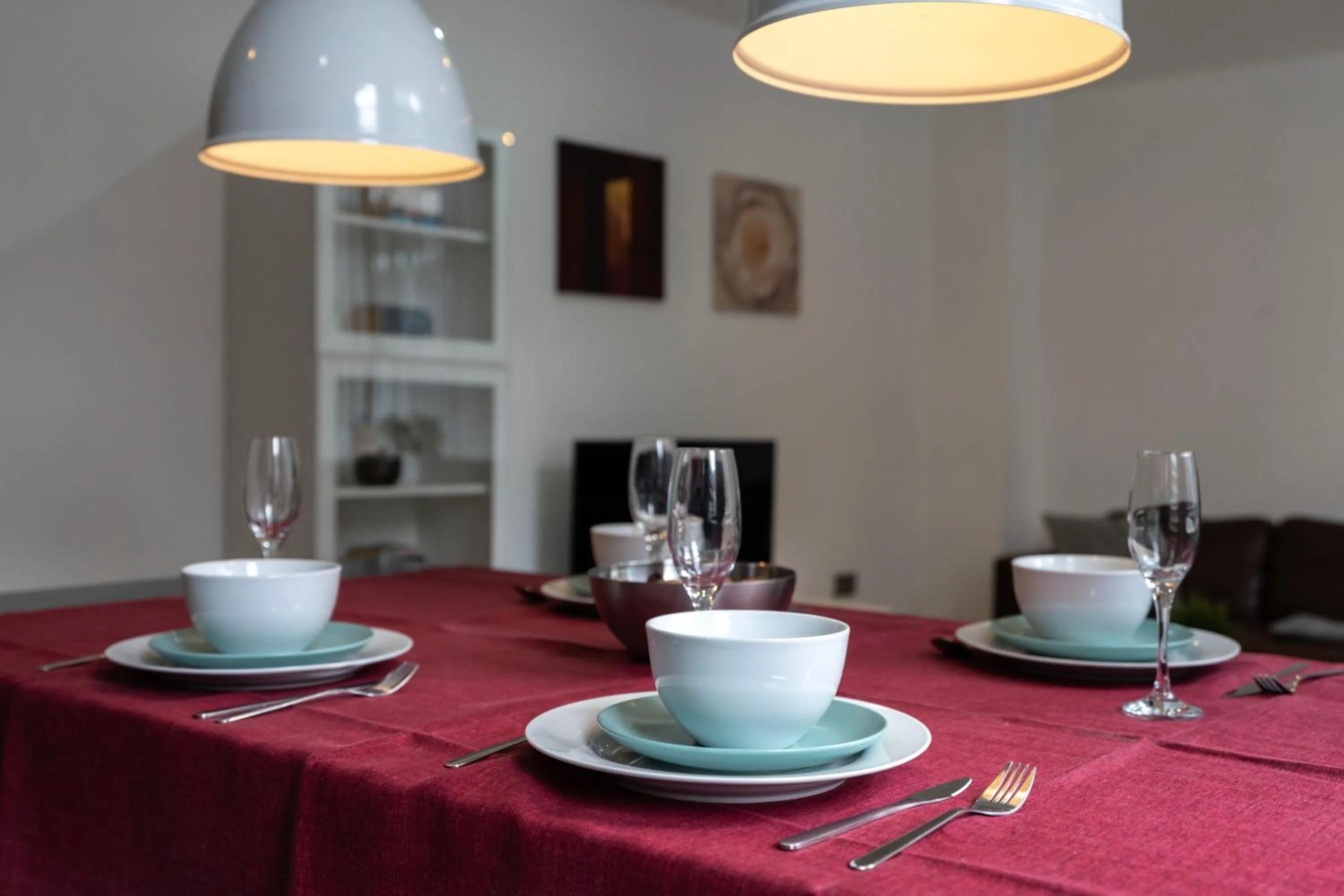 Dining area in Shoreditch Apartments by DC London Rooms