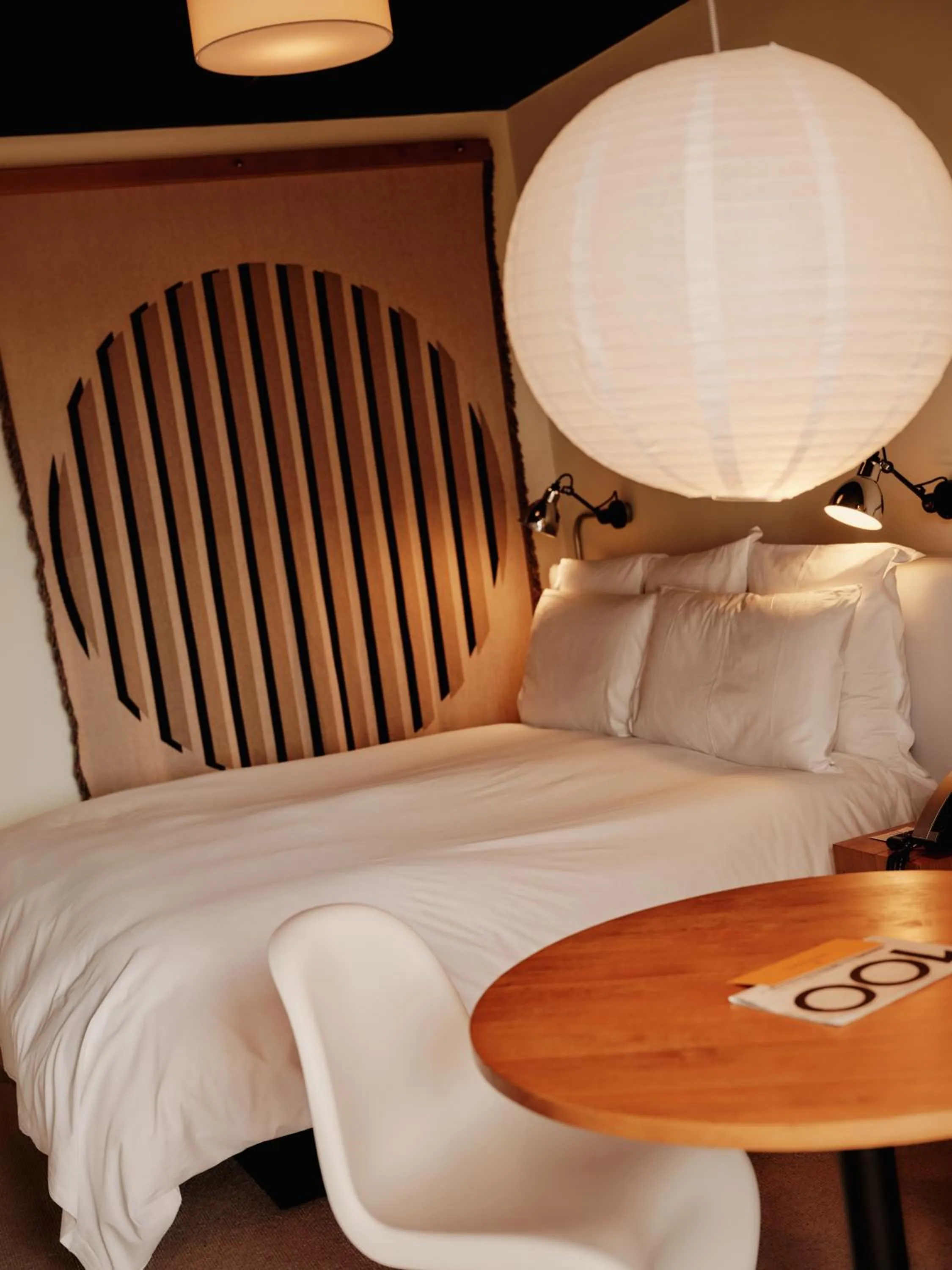 Bedroom, Bed in One Hundred Shoreditch