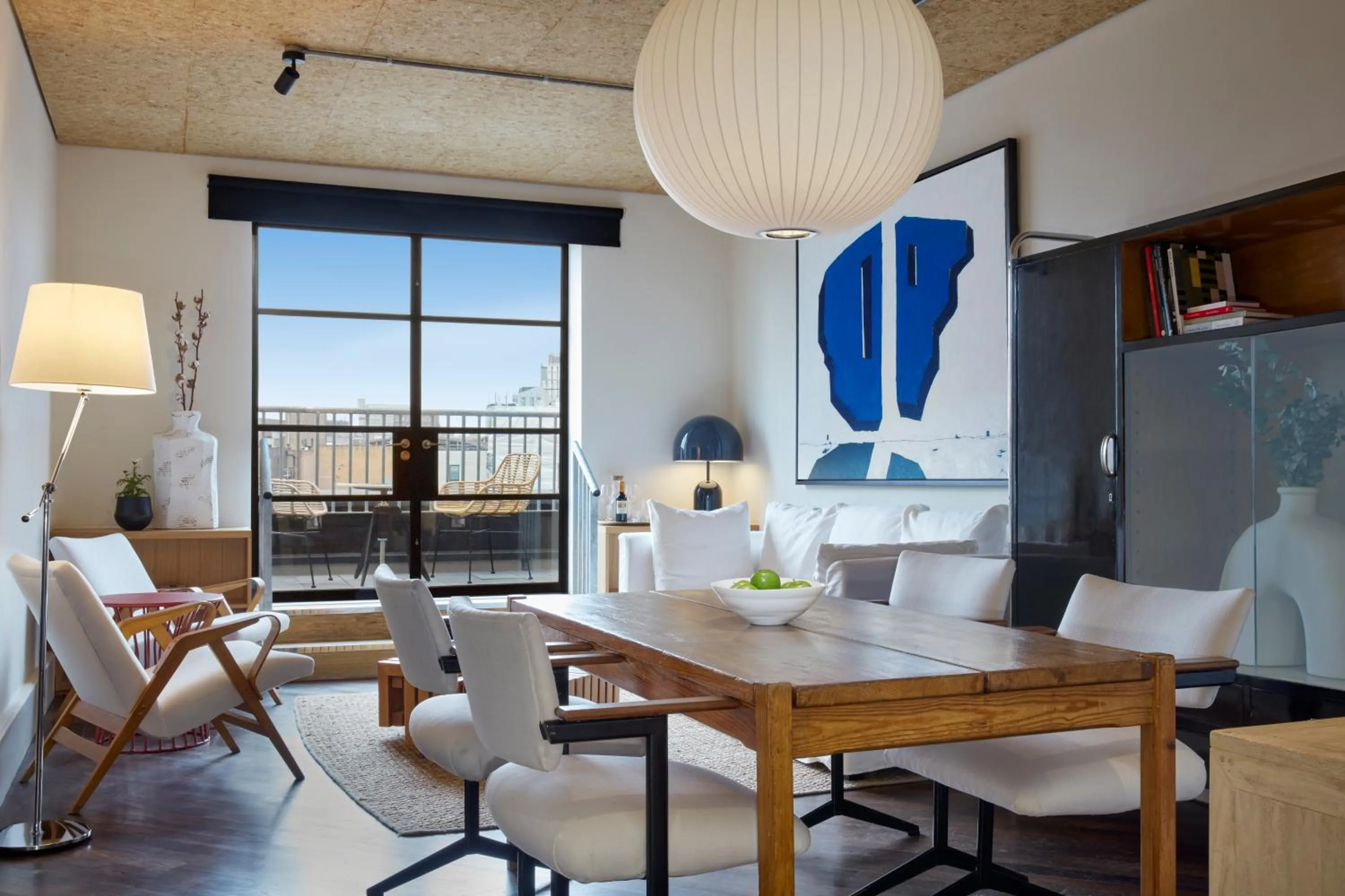 TV and multimedia in One Hundred Shoreditch