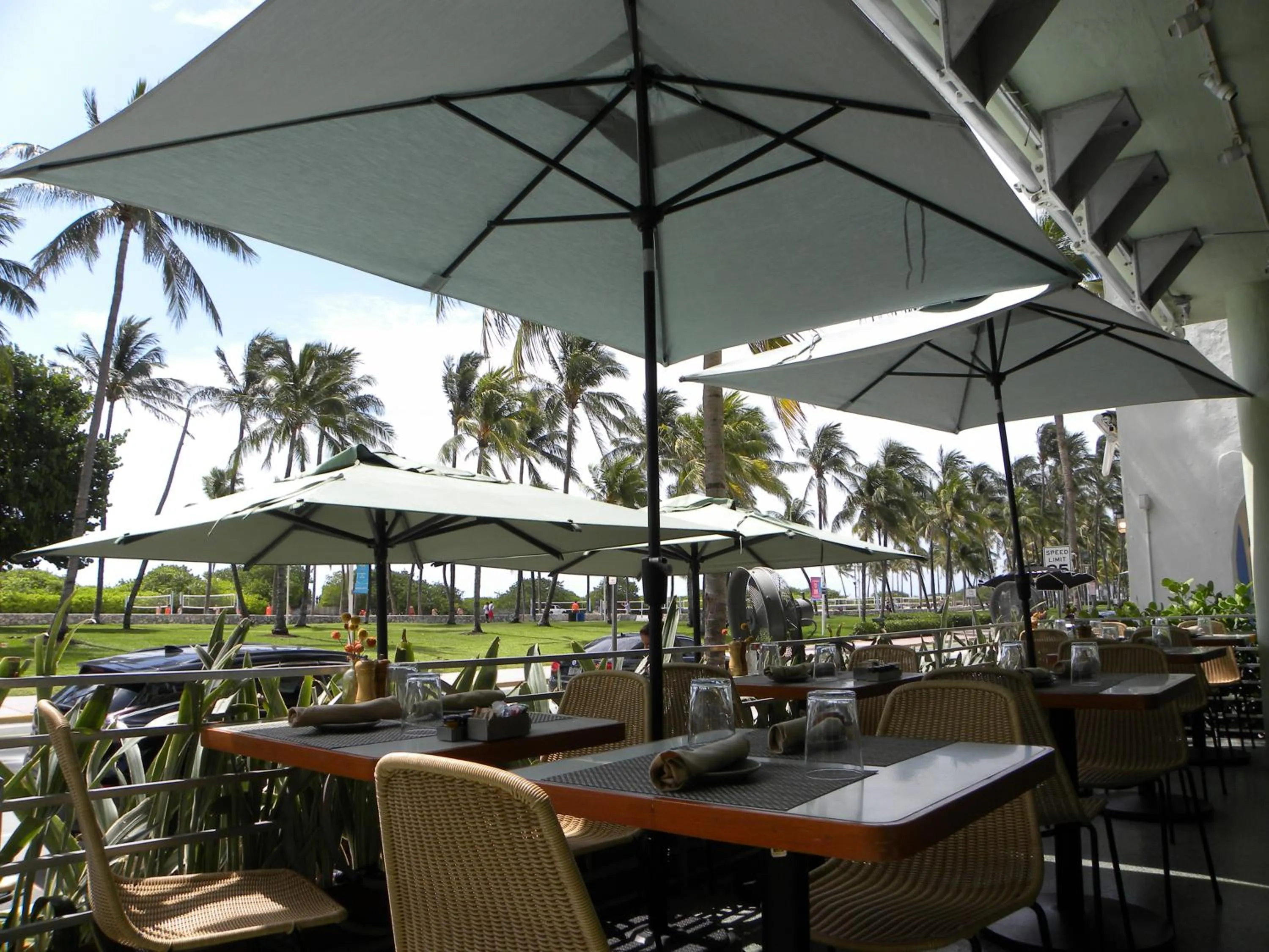 Restaurant/places to eat in Pelican Hotel