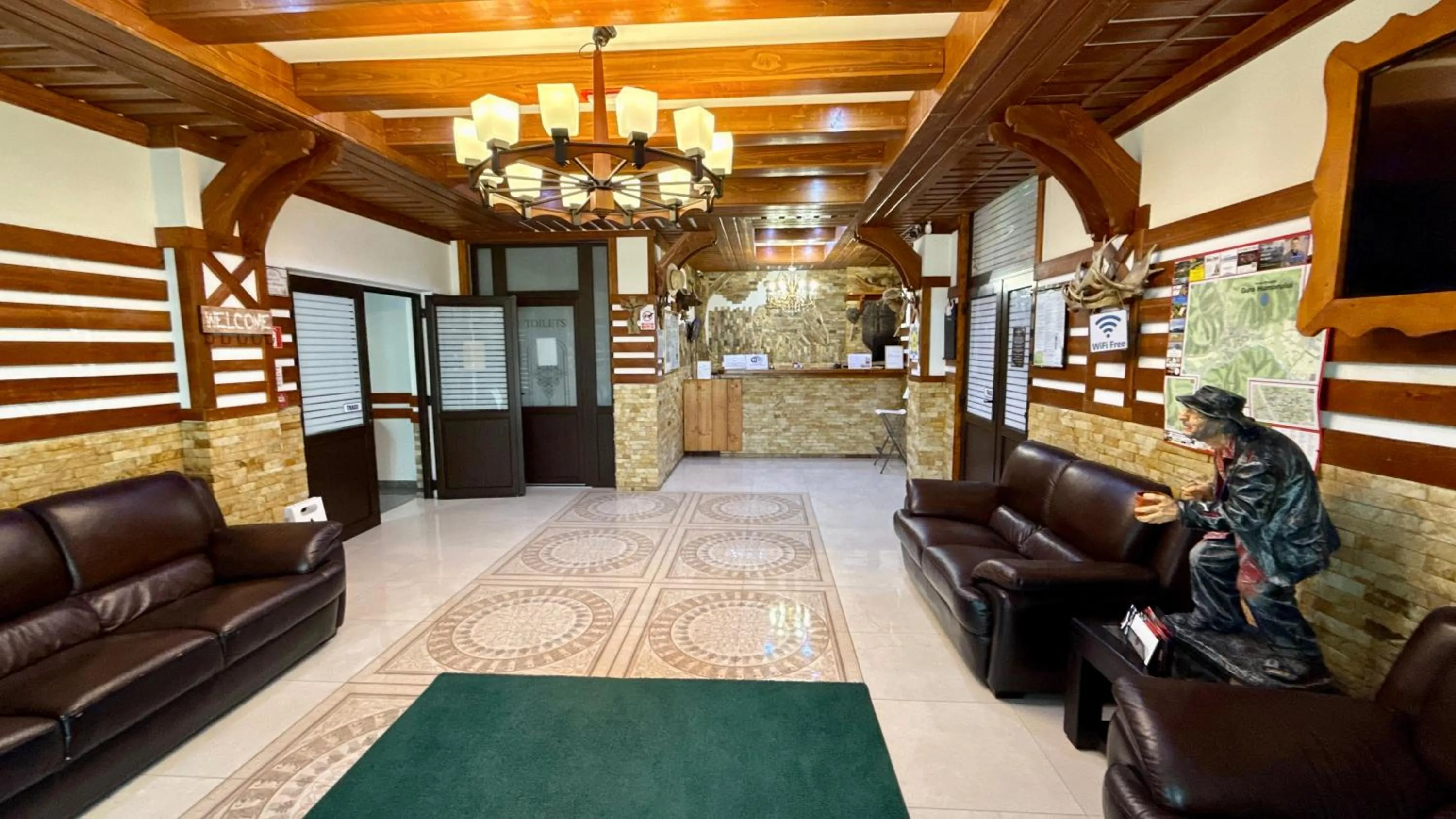 Communal lounge/ TV room in Cabana Sura Getilor Arinis