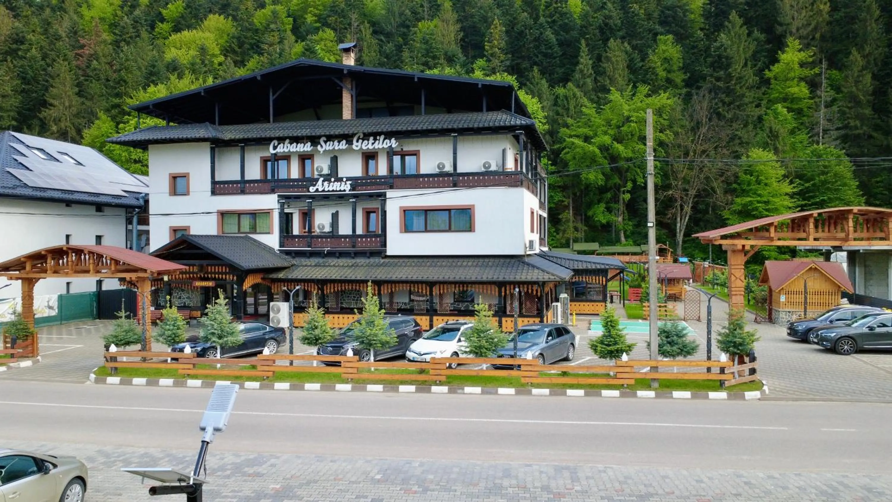 Property building in Cabana Sura Getilor Arinis