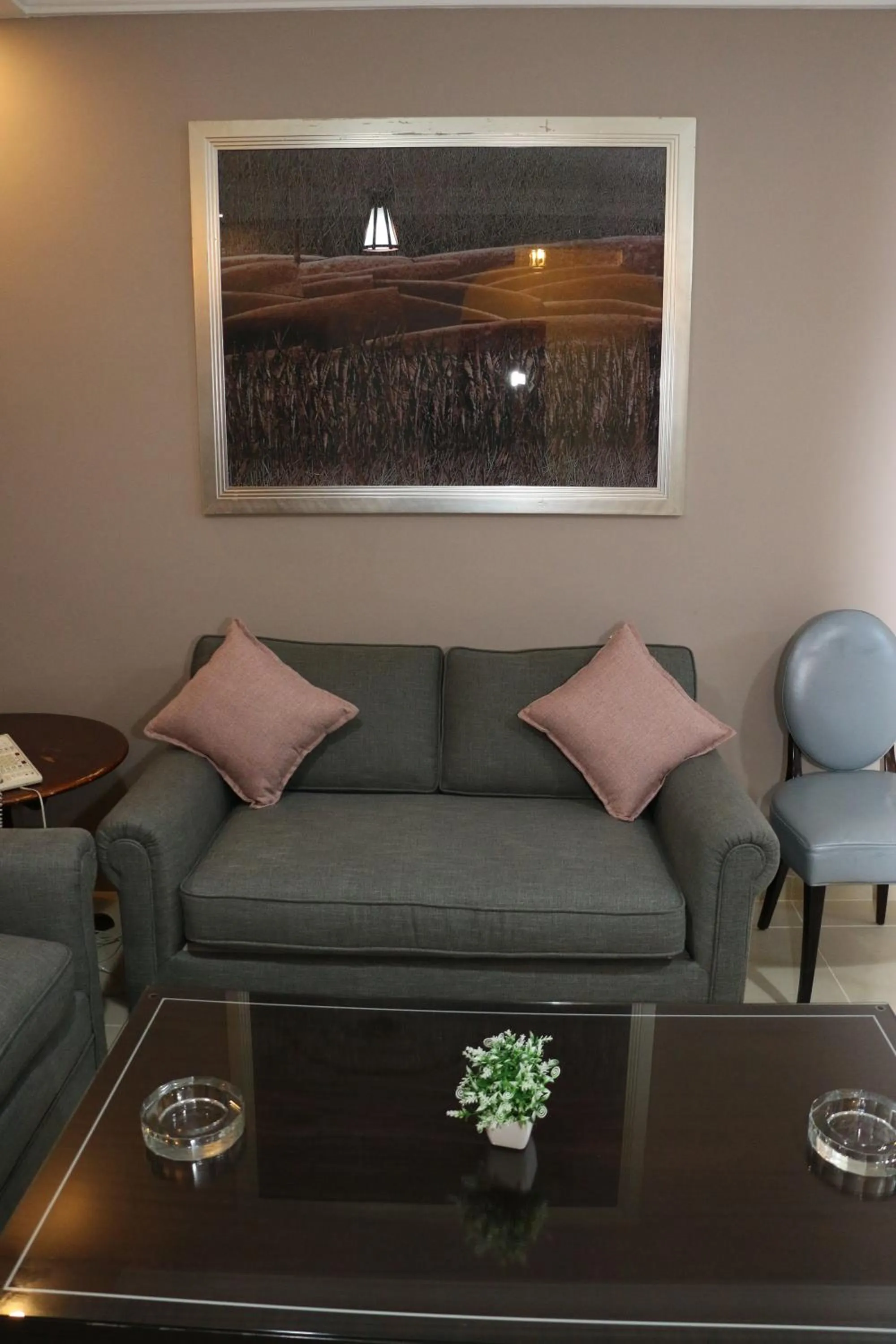 Living room in Over Mountains Hotel