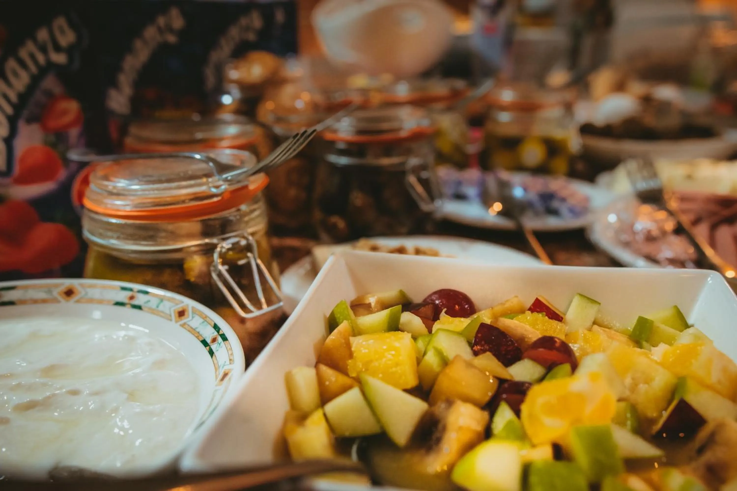 Restaurant/places to eat in Over Mountains Hotel