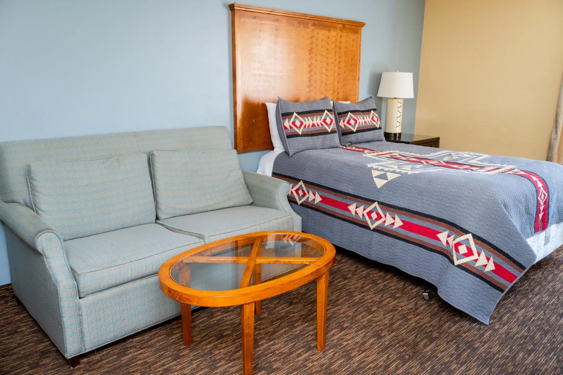 Bed in Columbia Gorge Inn