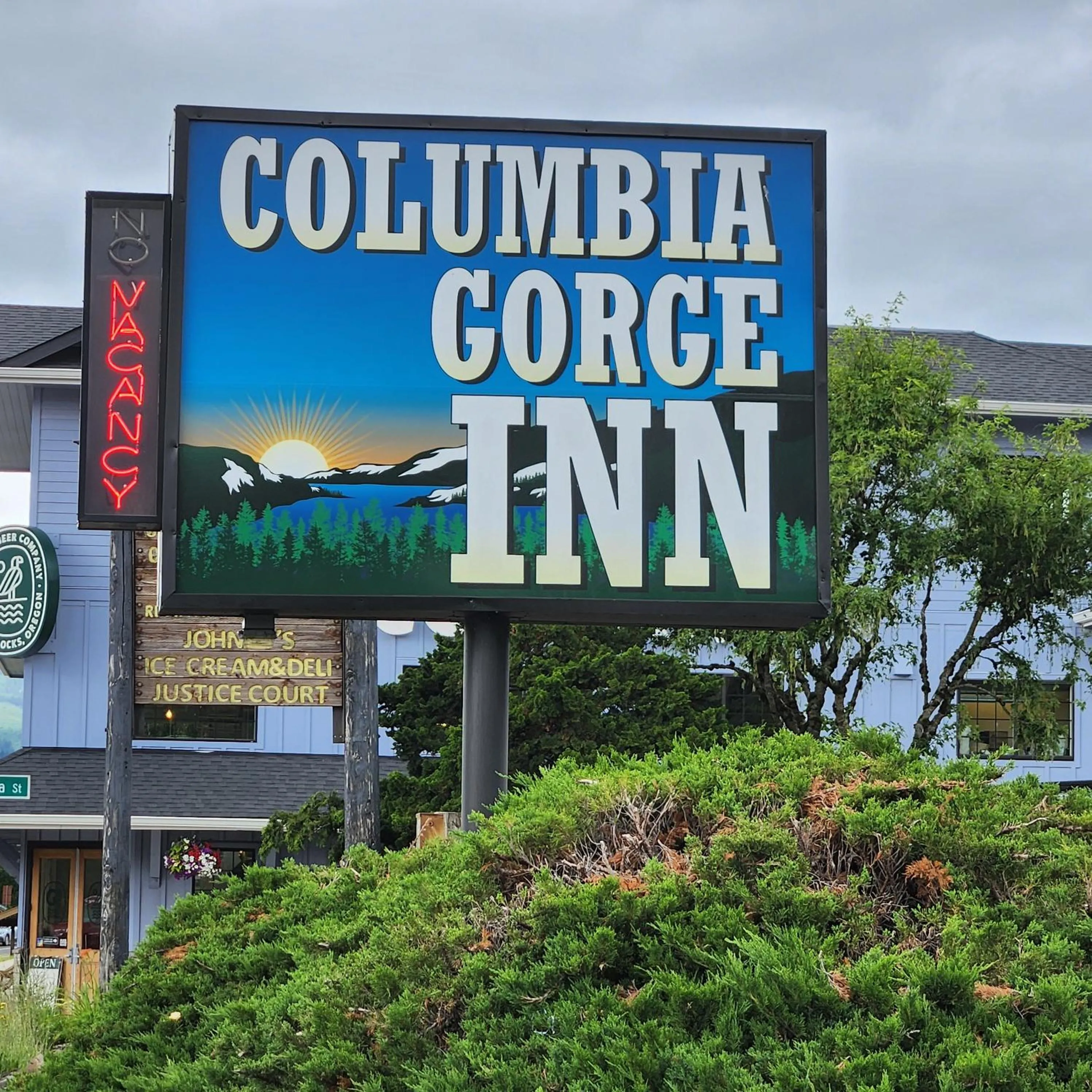 Columbia Gorge Inn
