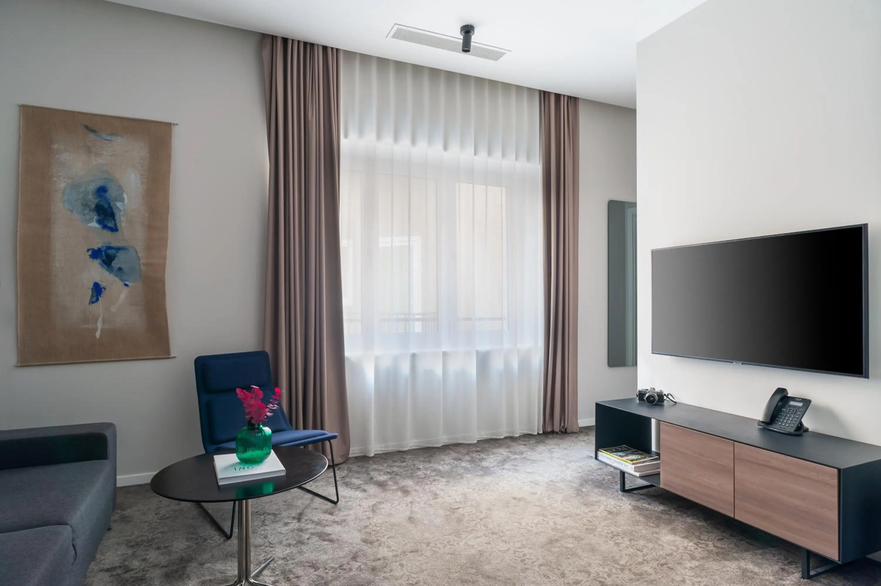 Communal lounge/ TV room in MANDA Heritage Hotel