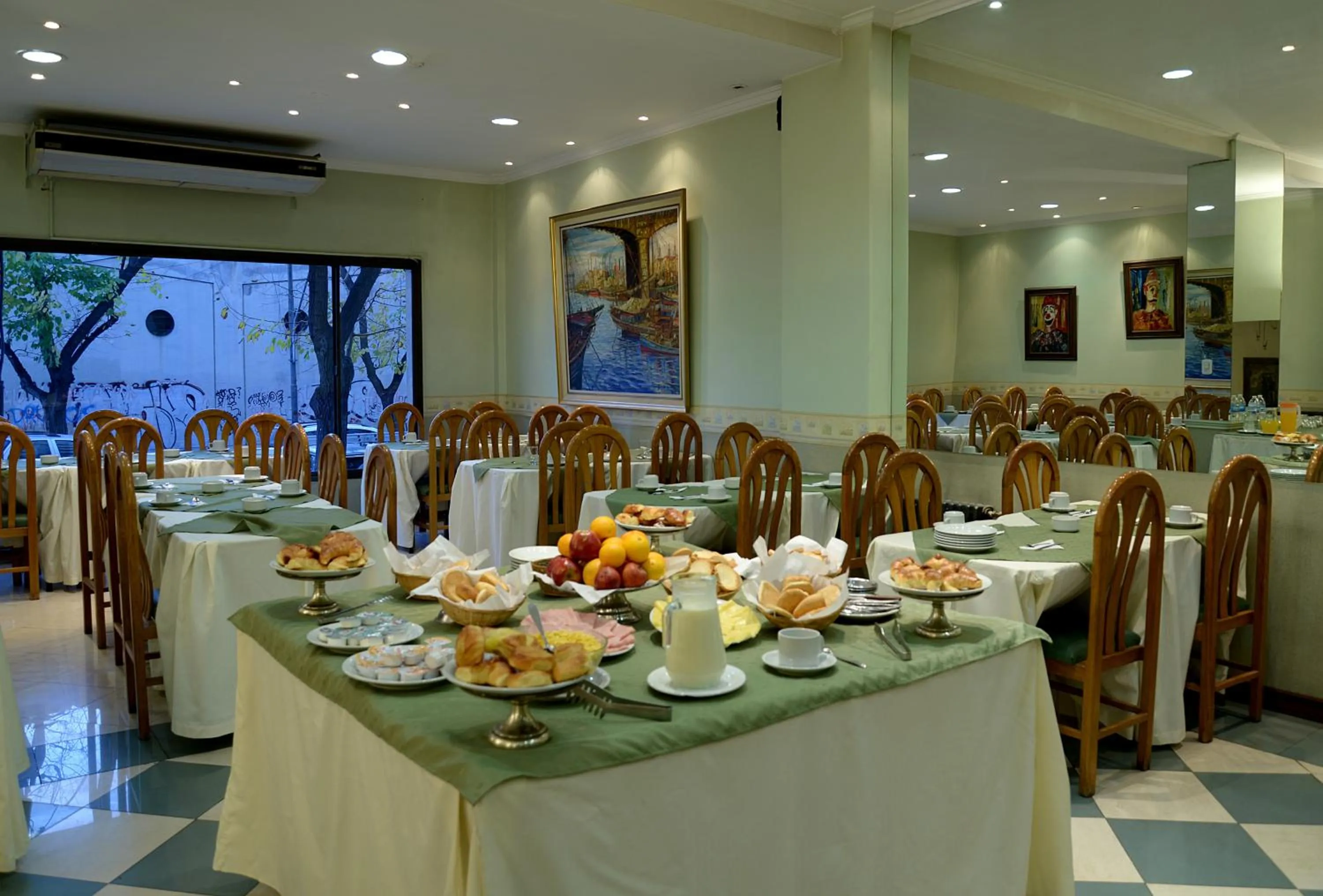 Restaurant/places to eat in Hotel Ariosto