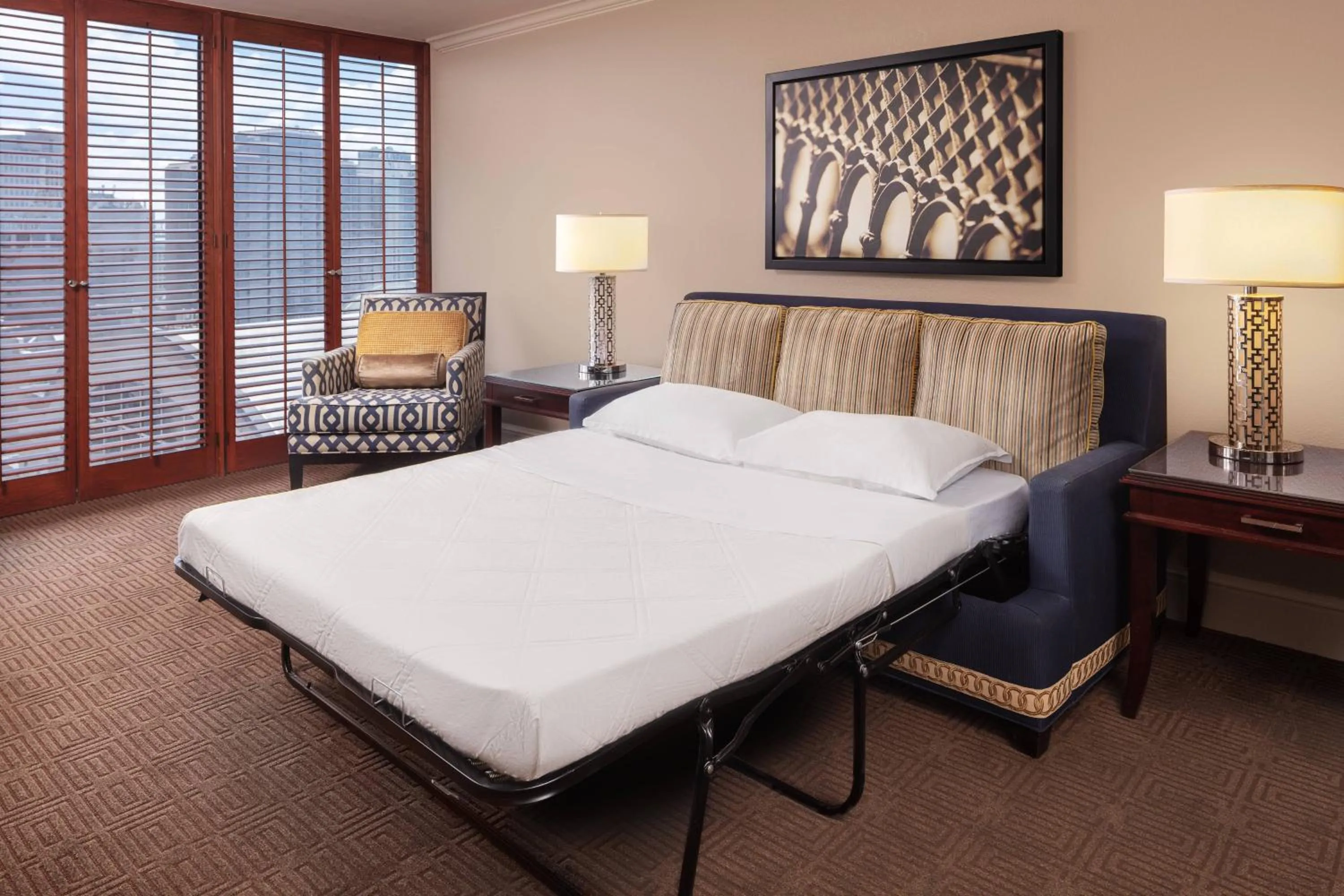 Photo of the whole room, Bed in Sheraton New Orleans Hotel