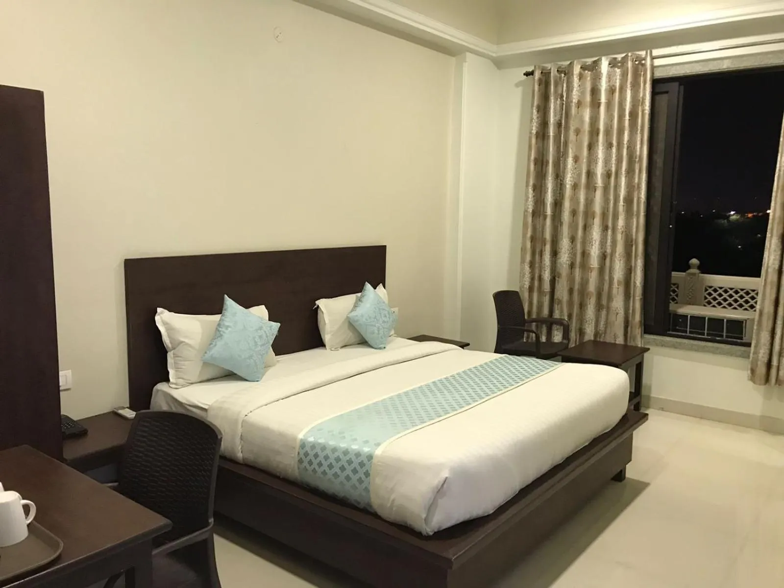 Photo of the whole room, Bed in Jeenmount Heritage Boutique Hotel