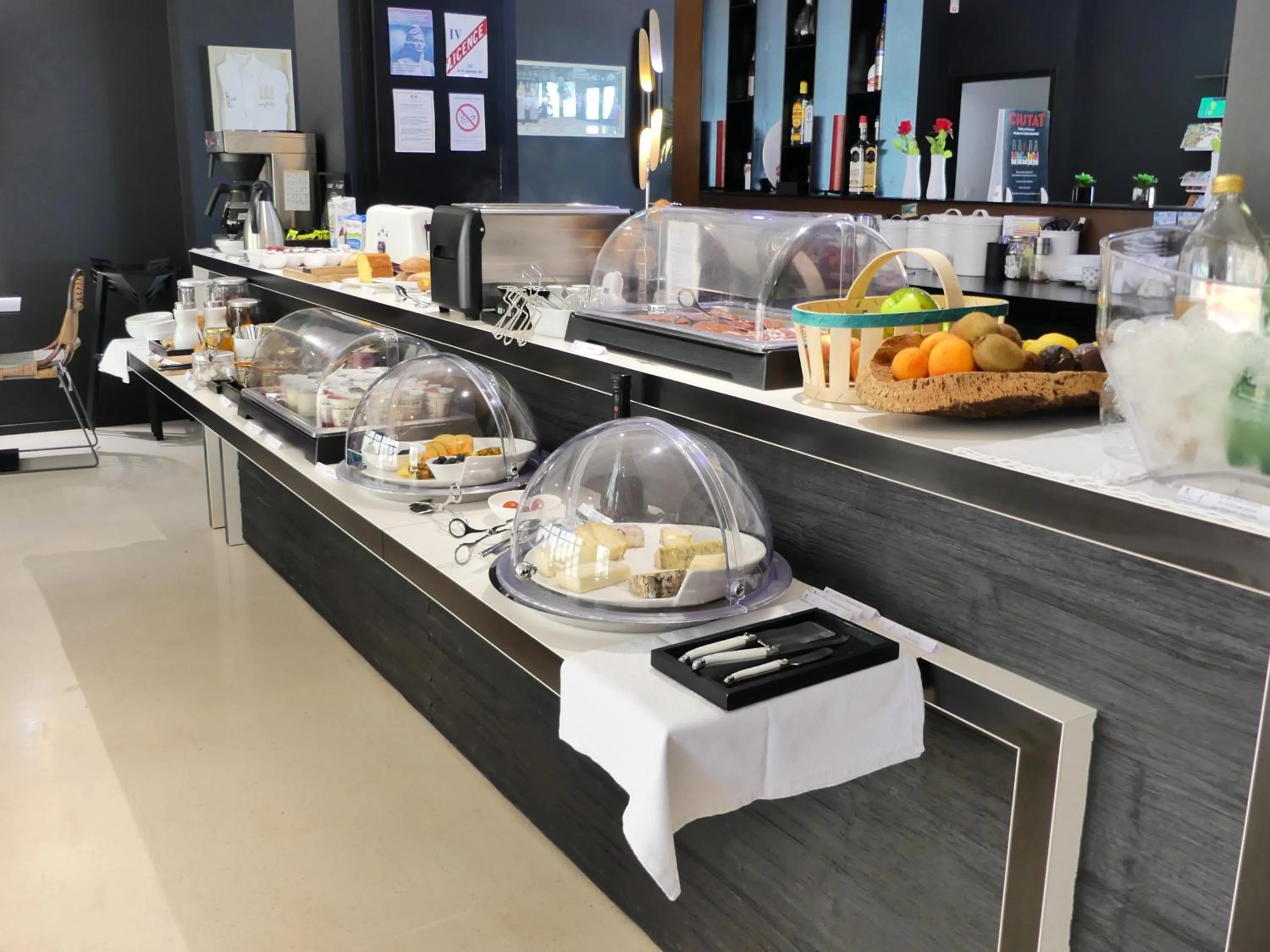 Continental breakfast in Hotel Pont Levis - Franck Putelat