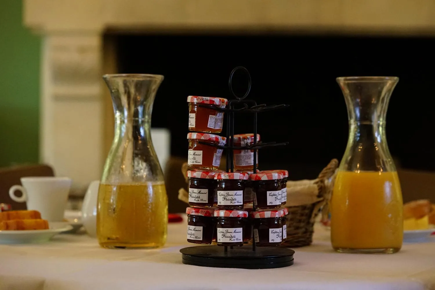 Continental breakfast in Logis Hotel Le Blason de Provence