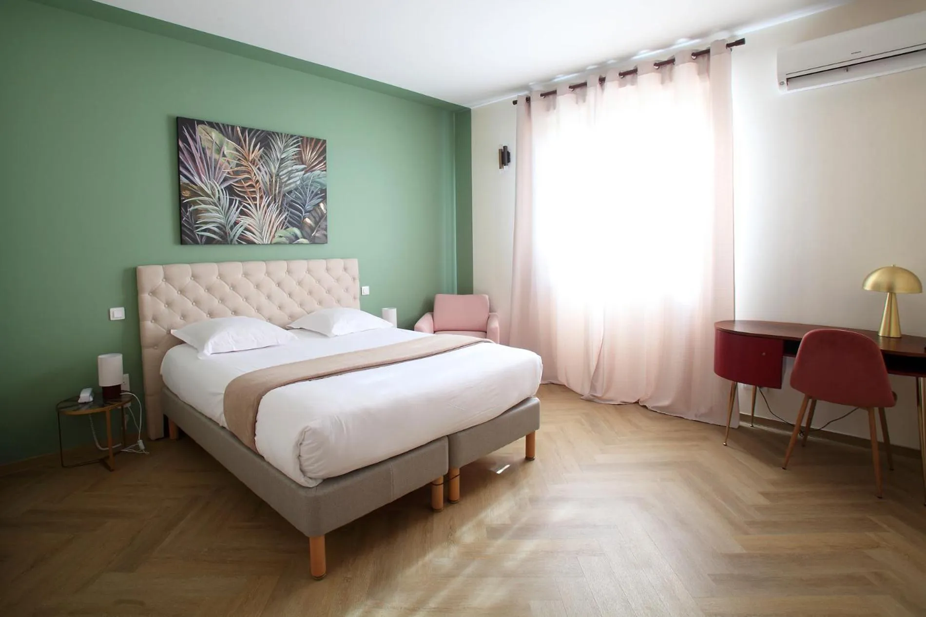 Bed in Logis Hotel Le Blason de Provence