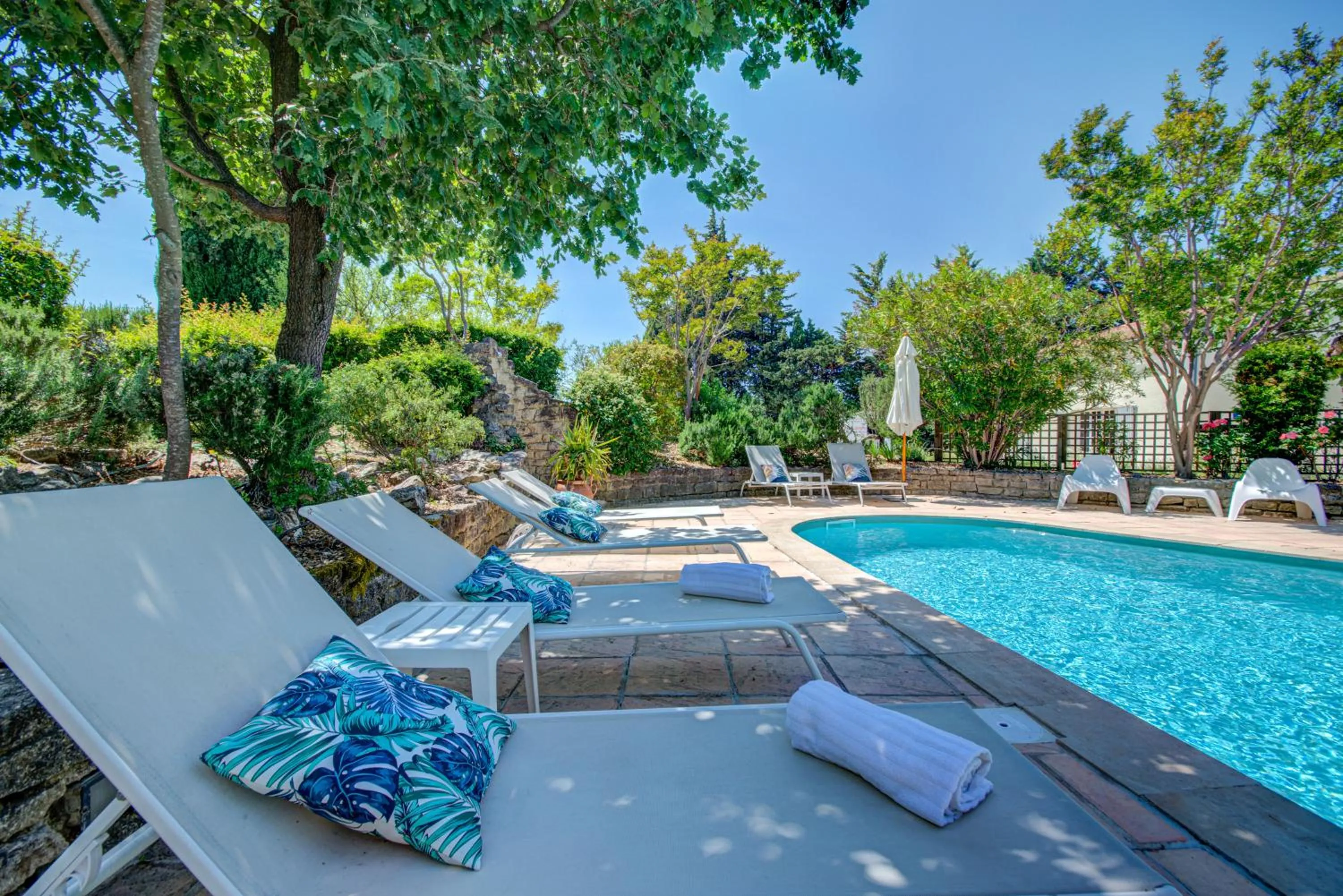Swimming pool in Logis Hotel Le Blason de Provence