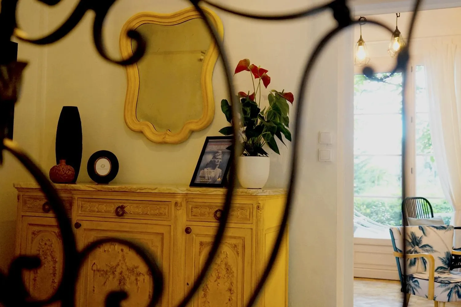 Lobby or reception in Logis Hotel Le Blason de Provence