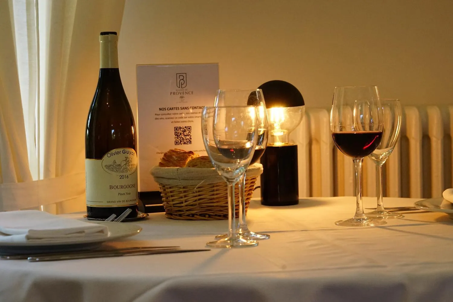 Food and drinks in Logis Hotel Le Blason de Provence