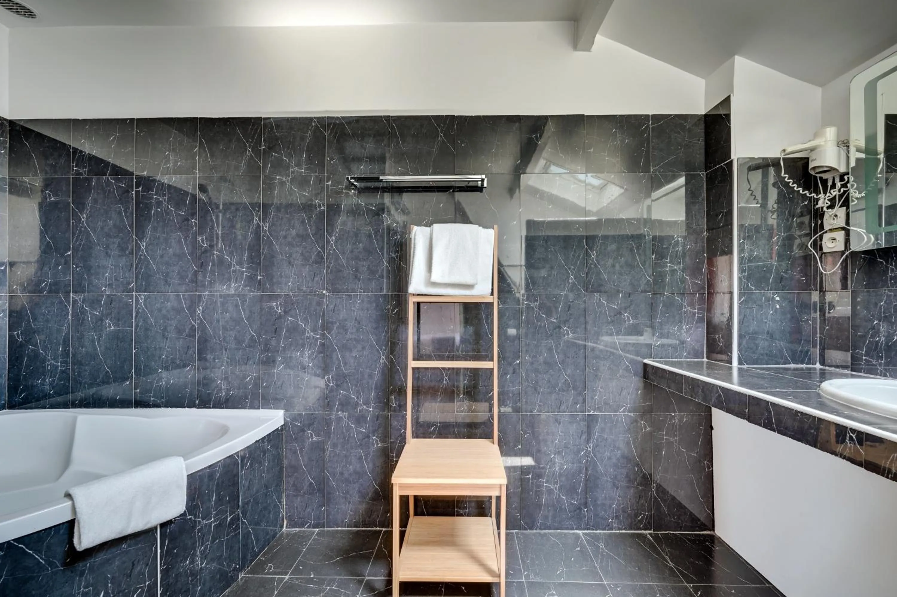 Bathroom in Logis Hotel Le Blason de Provence