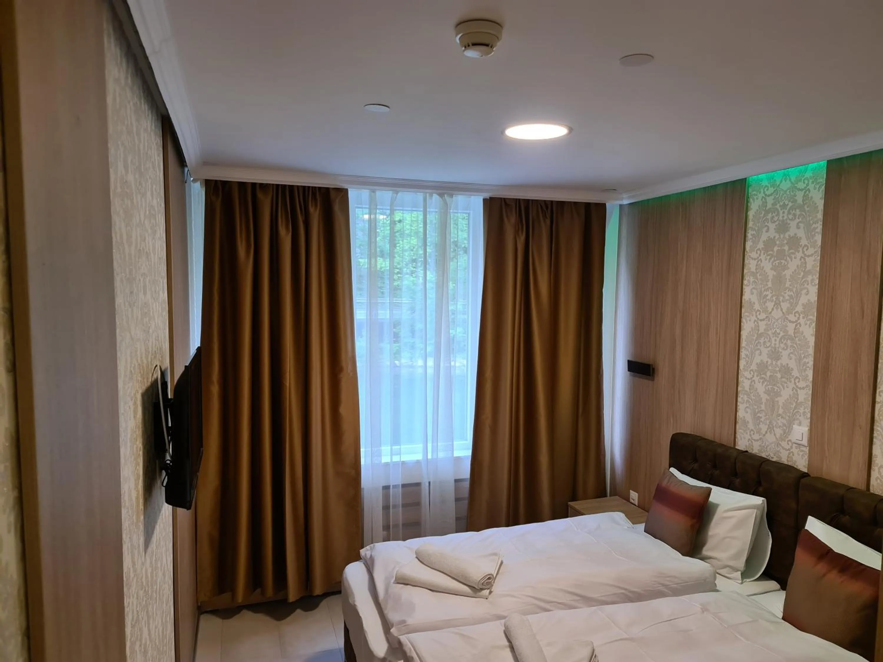 Bedroom, Bed in Helvetia