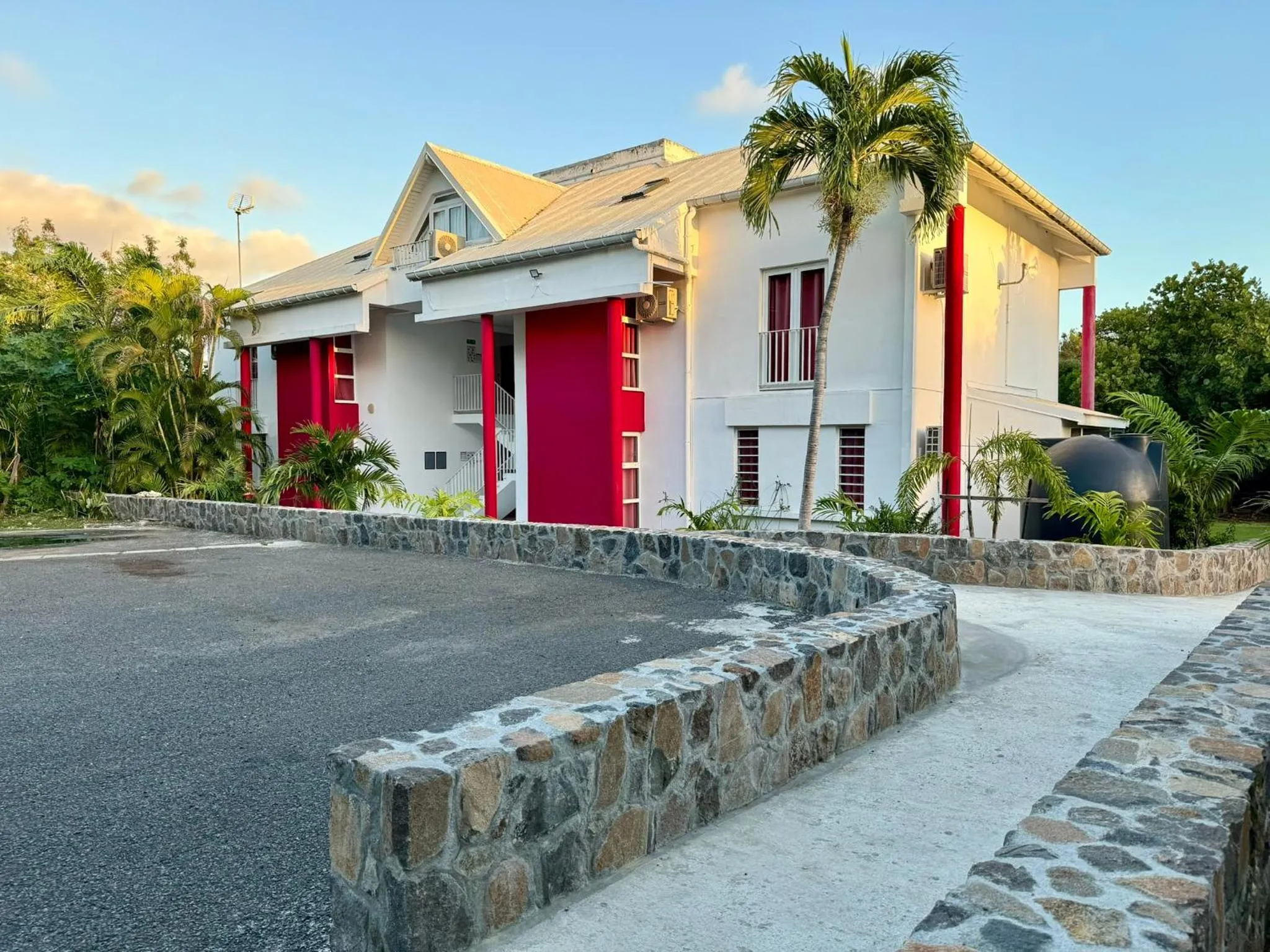 Property building in Résidence Le Vallon Guadeloupe Parc Piscine Appartements & Studios