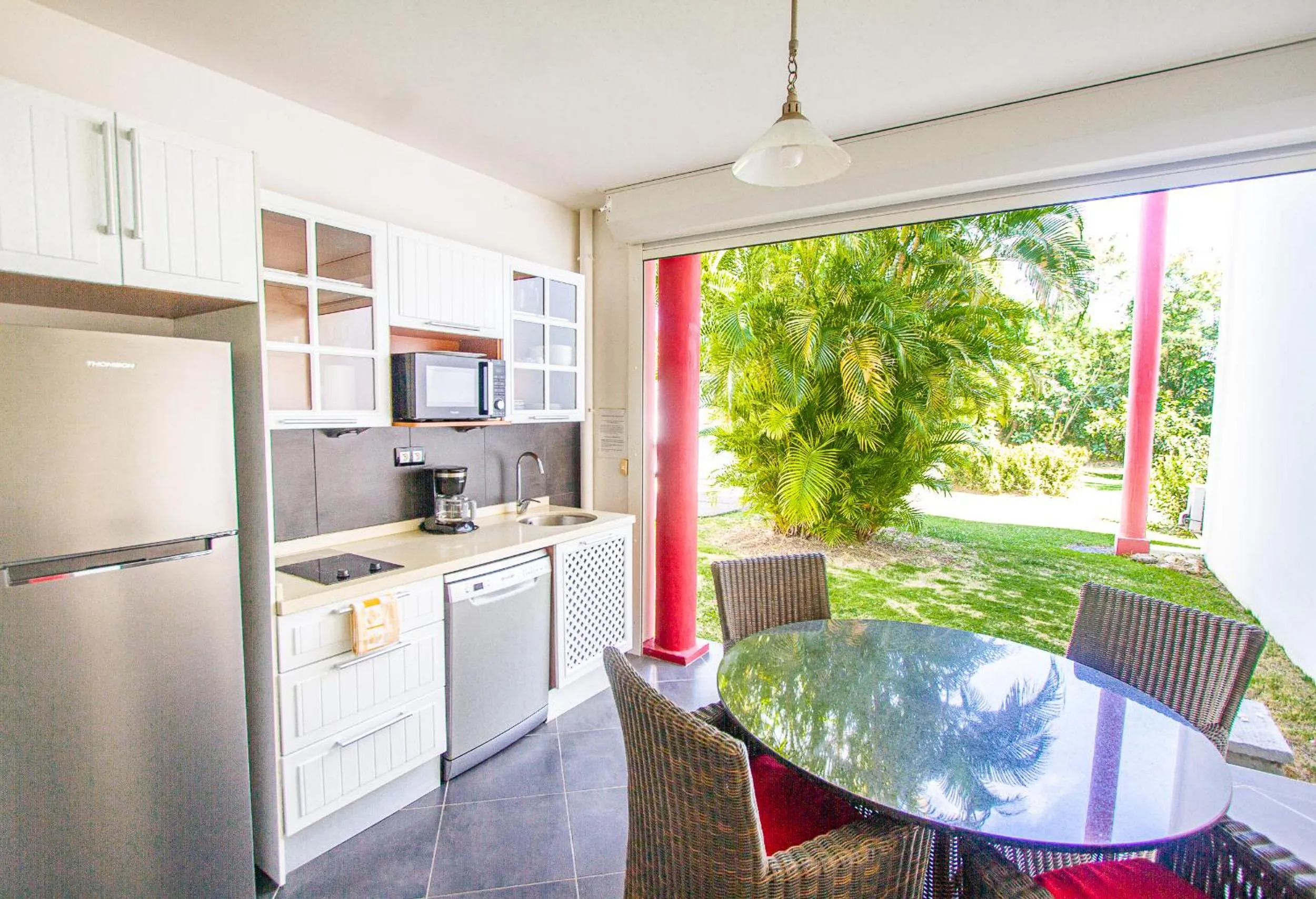 Kitchen or kitchenette in Résidence Le Vallon Guadeloupe Parc Piscine Appartements & Studios