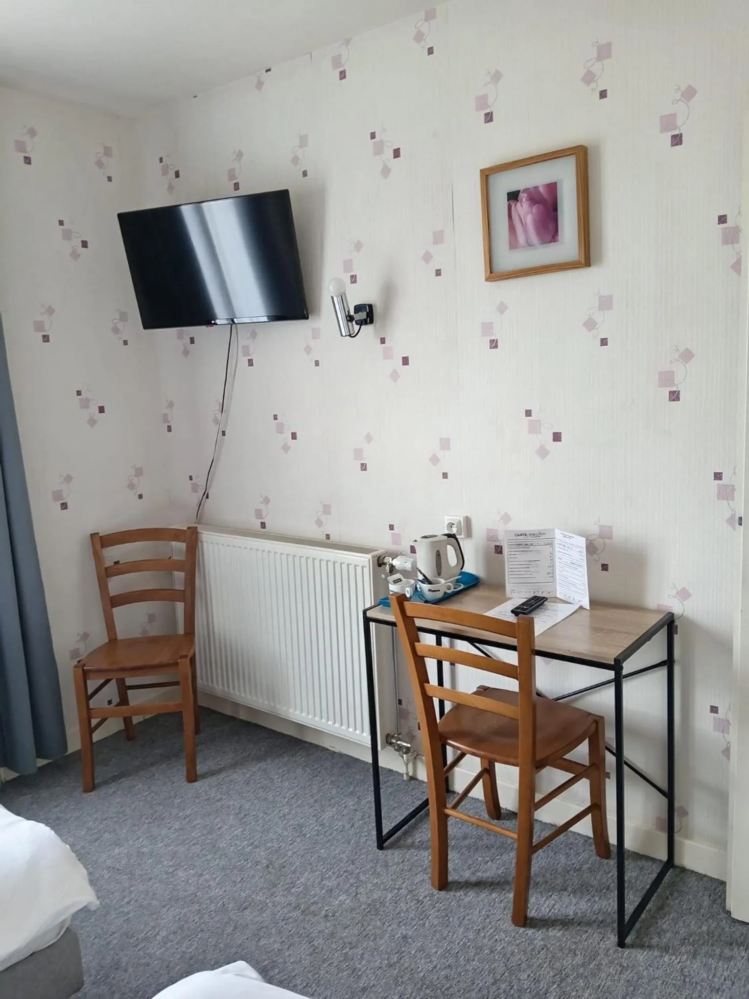 Bed in Hôtel Le Lyon Vert Commentry