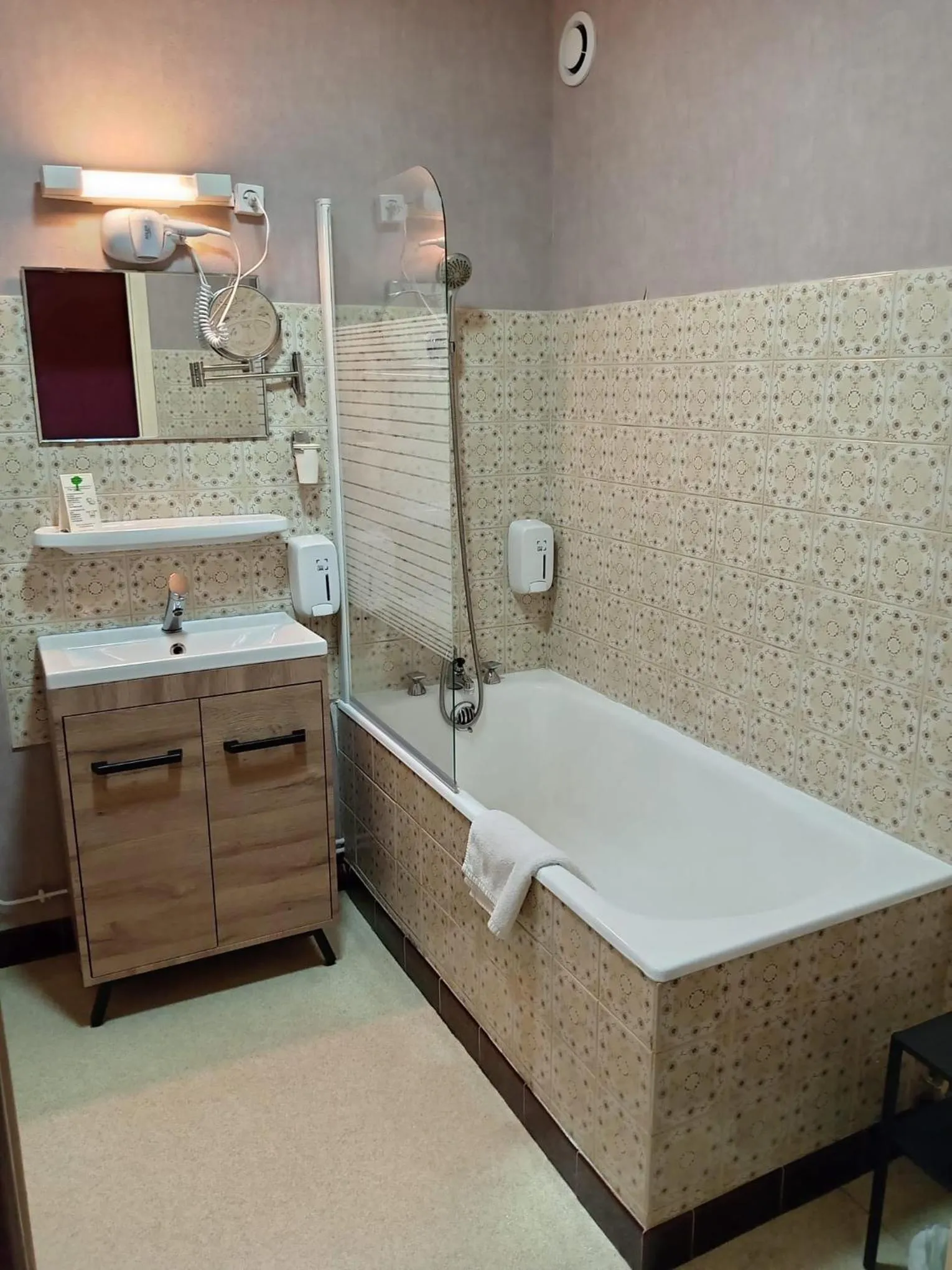 Hôtel Le Lyon Vert Commentry