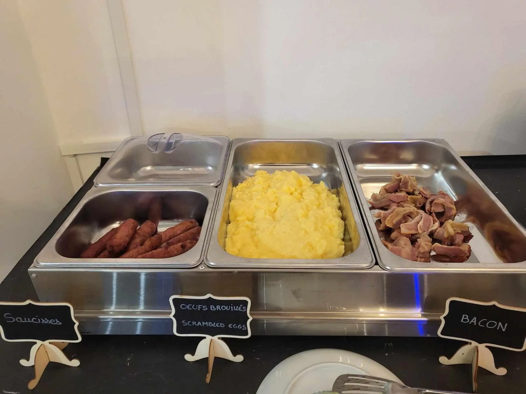 Food and drinks in Hôtel Le Lyon Vert Commentry