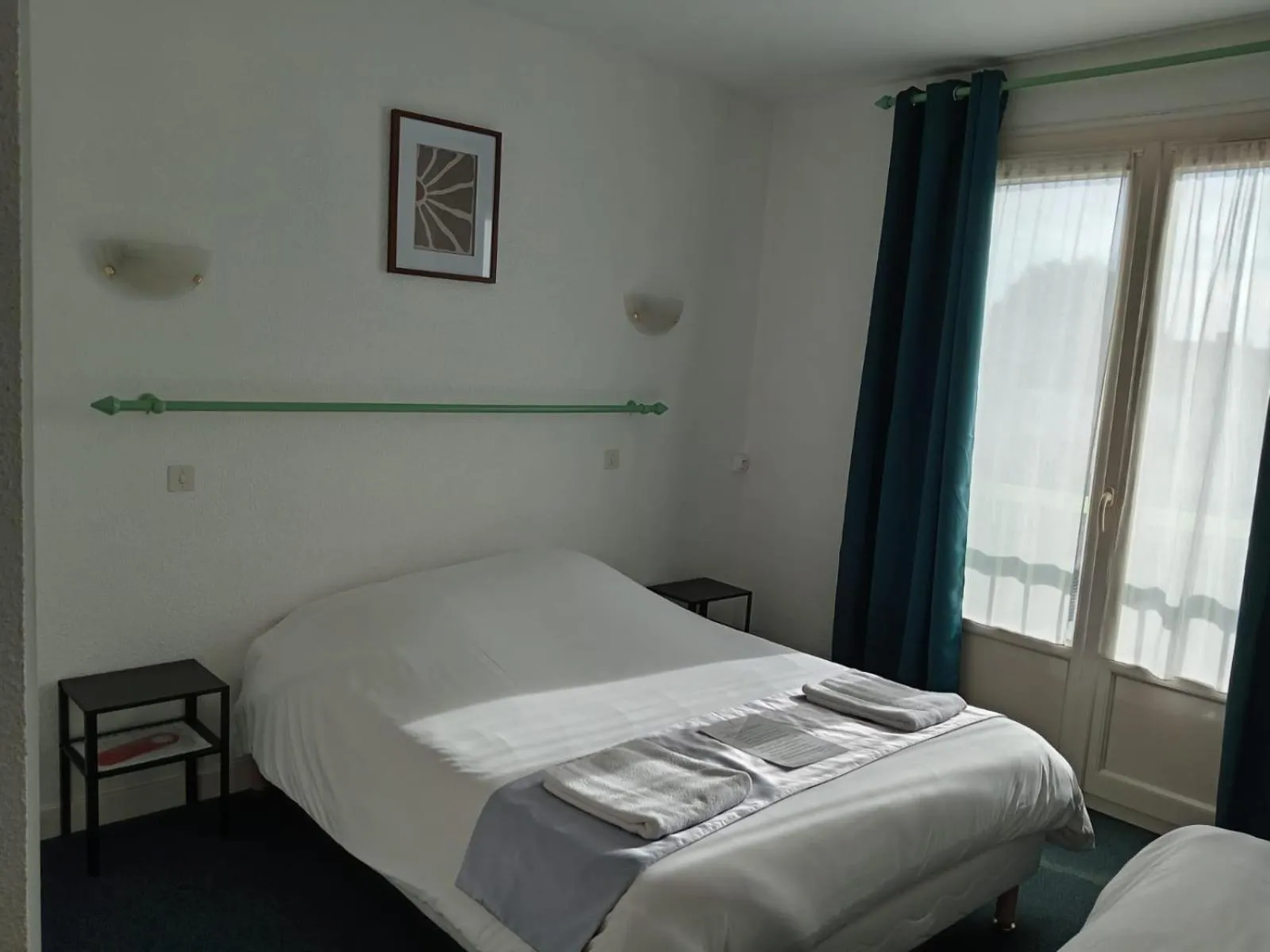 Bed in Hôtel Le Lyon Vert Commentry